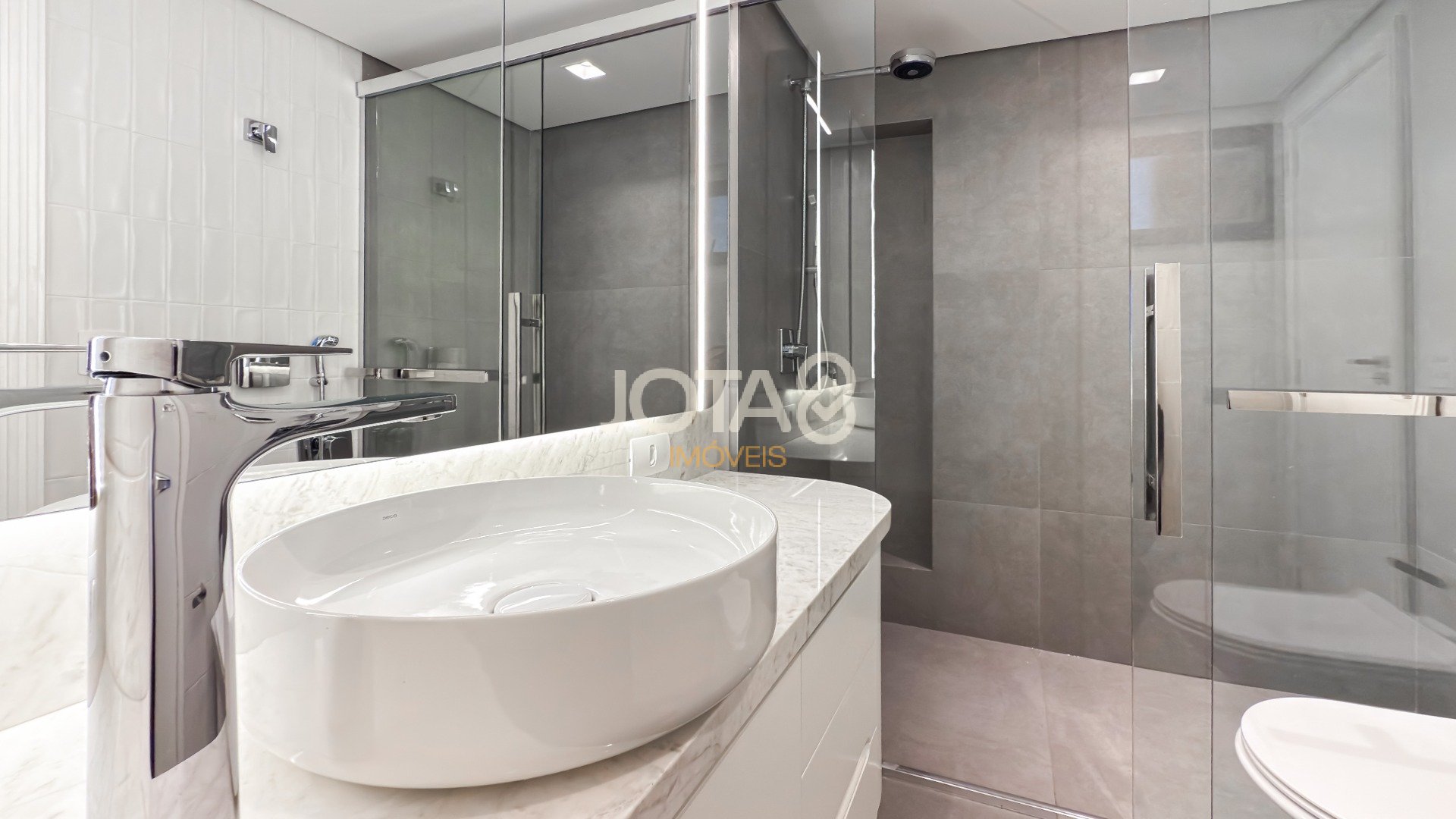 APARTAMENTO IMPECÁVEL COM 3 QUARTOS NO BATEL