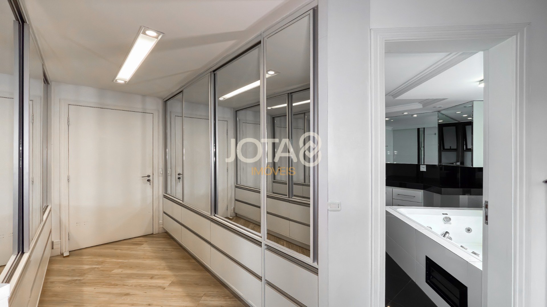 APARTAMENTO IMPECÁVEL COM 3 QUARTOS NO BATEL