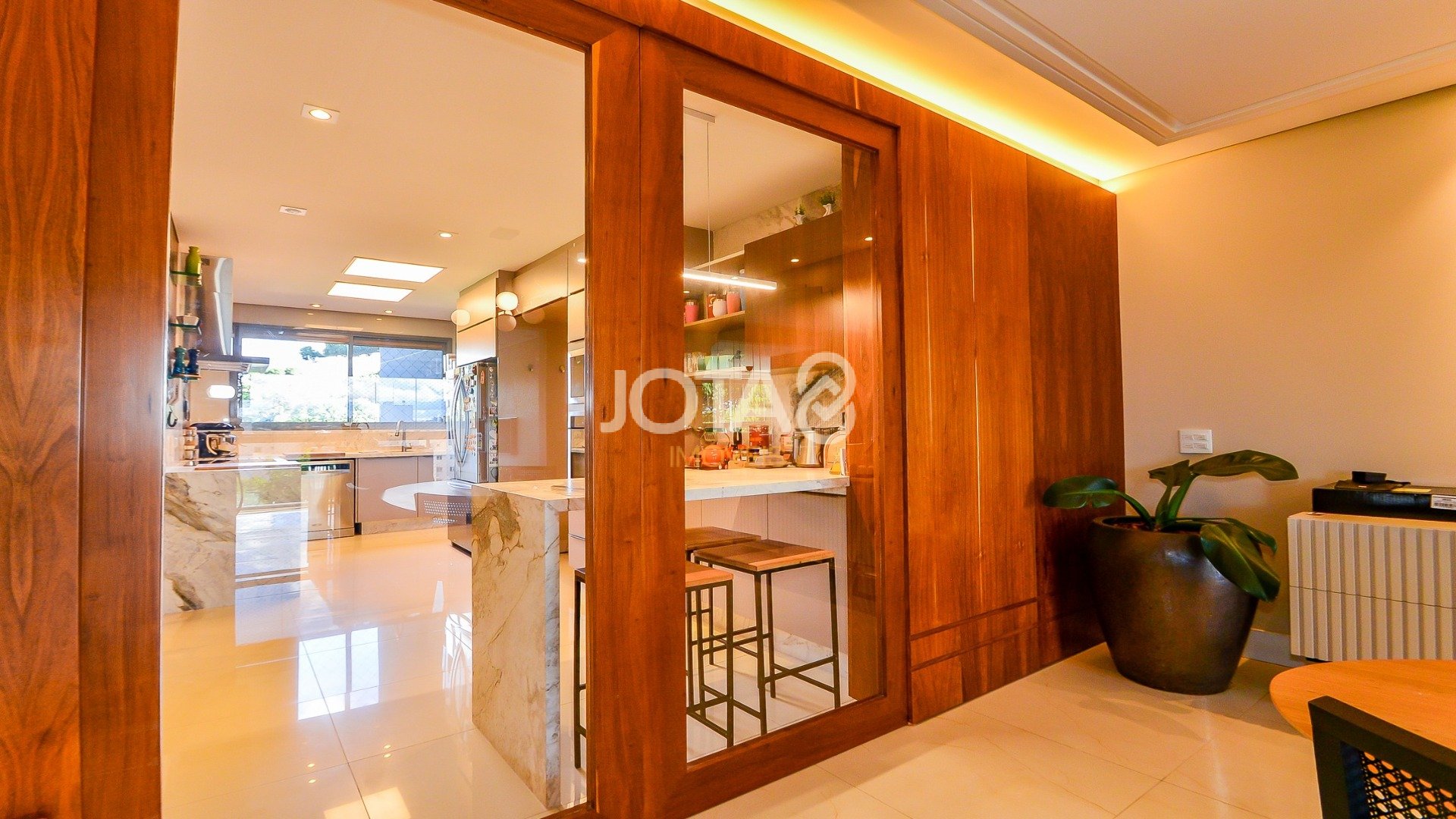 APARTAMENTO ECOVILLE 3 SUÍTES 4 VAGAS FACE NORTE