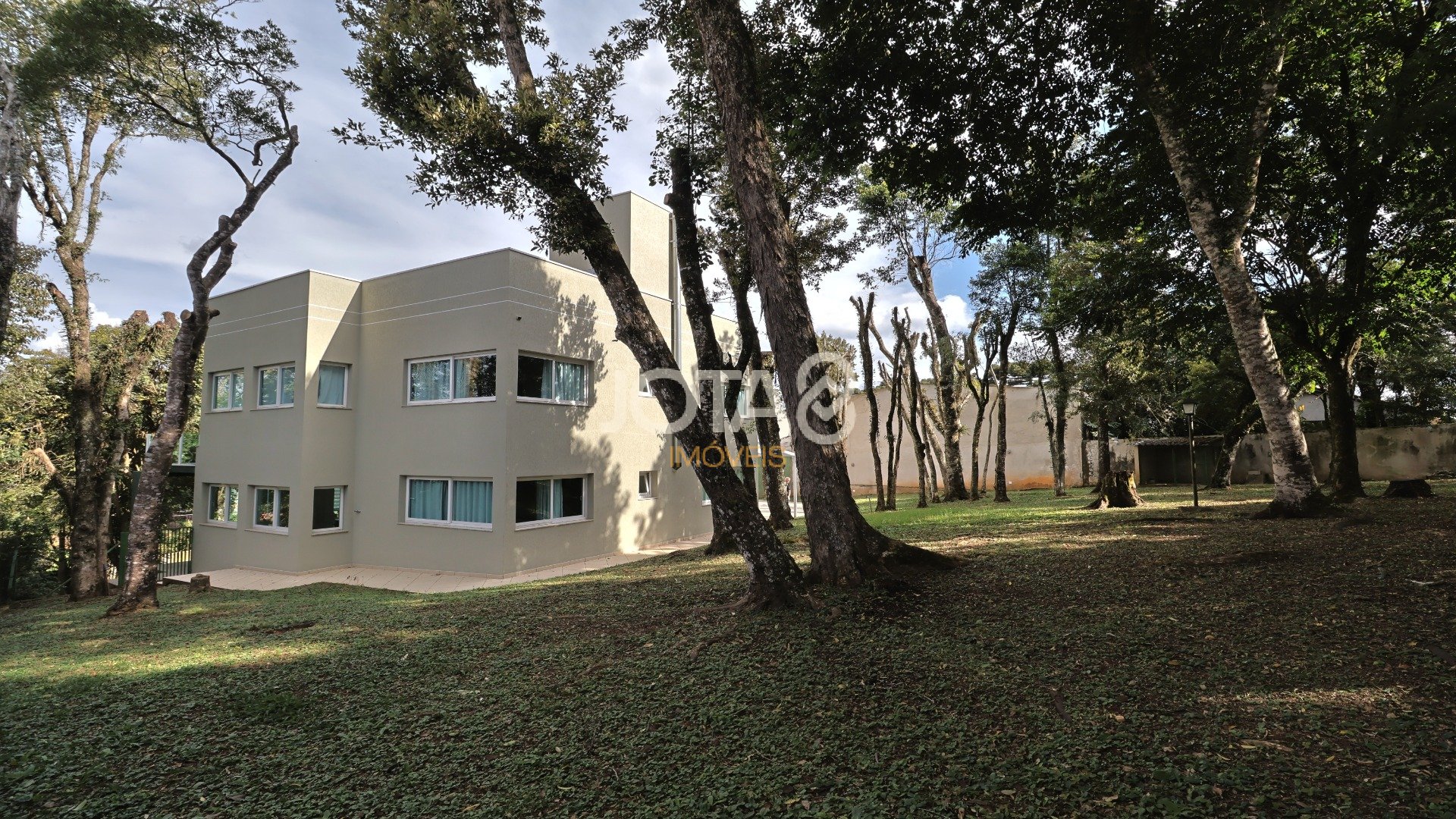 CASA PARA LOCAÇÃO NO CONDOMÍNIO VISTA VERDE