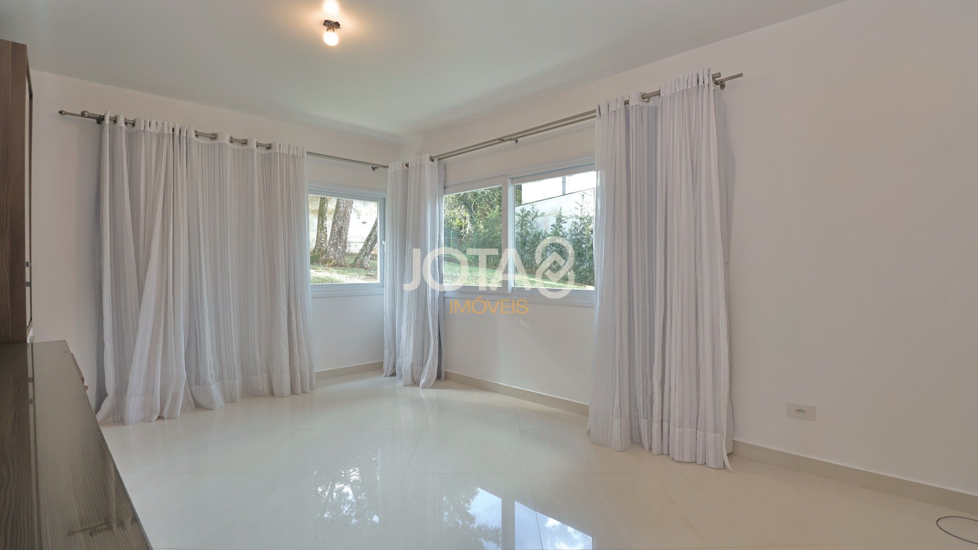 CASA PARA LOCAÇÃO NO CONDOMÍNIO VISTA VERDE
