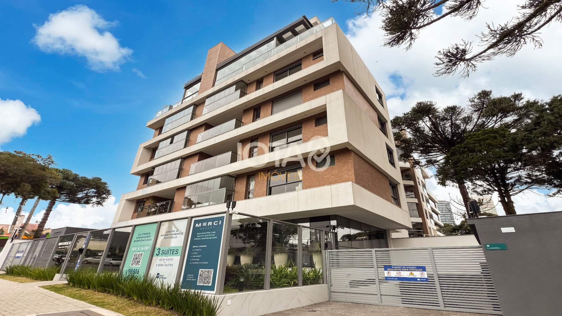 SOFISTICAÇÃO NAS MERCÊS: 111 M² COM 3 QUARTOS E VARANDA GOURMET