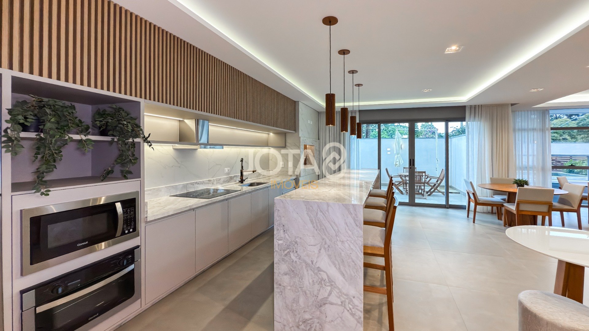 SOFISTICAÇÃO NAS MERCÊS: 111 M² COM 3 QUARTOS E VARANDA GOURMET