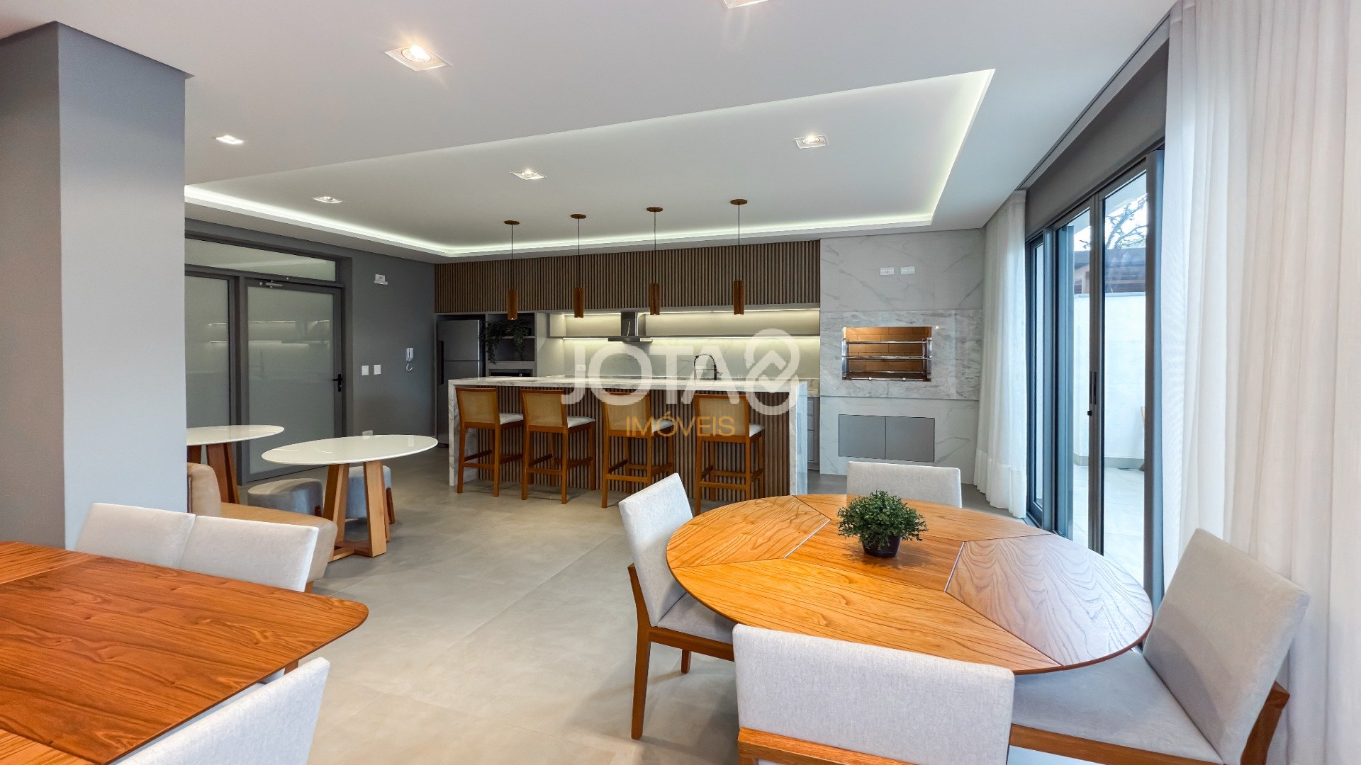 SOFISTICAÇÃO NAS MERCÊS: 111 M² COM 3 QUARTOS E VARANDA GOURMET