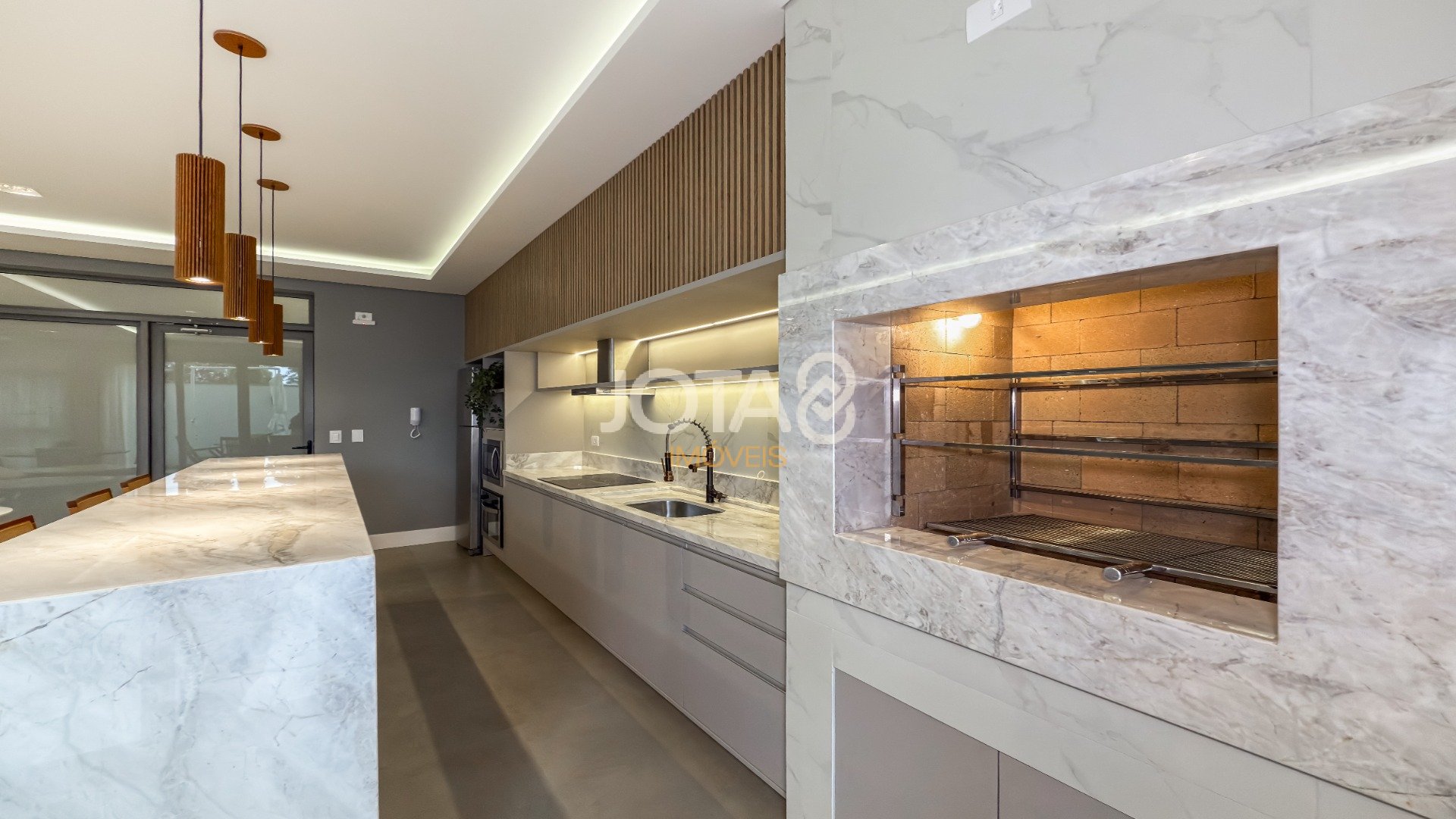 SOFISTICAÇÃO NAS MERCÊS: 111 M² COM 3 QUARTOS E VARANDA GOURMET