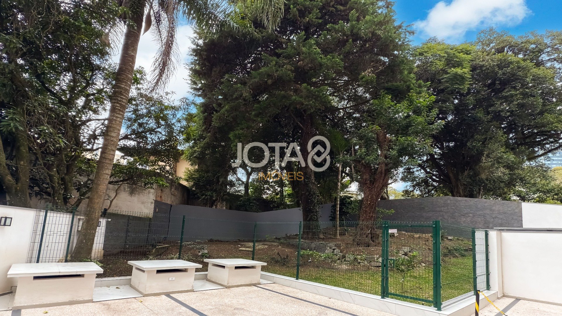 SOFISTICAÇÃO NAS MERCÊS: 111 M² COM 3 QUARTOS E VARANDA GOURMET