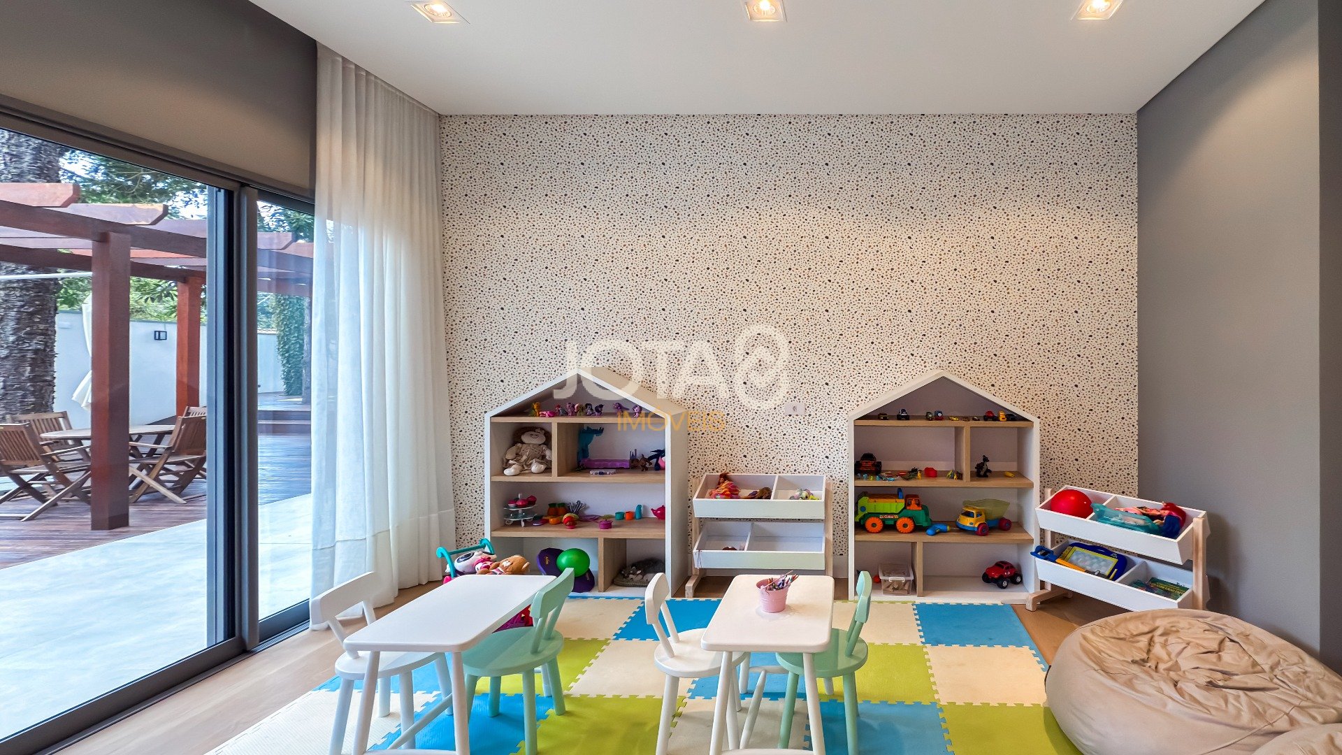 SOFISTICAÇÃO NAS MERCÊS: 111 M² COM 3 QUARTOS E VARANDA GOURMET