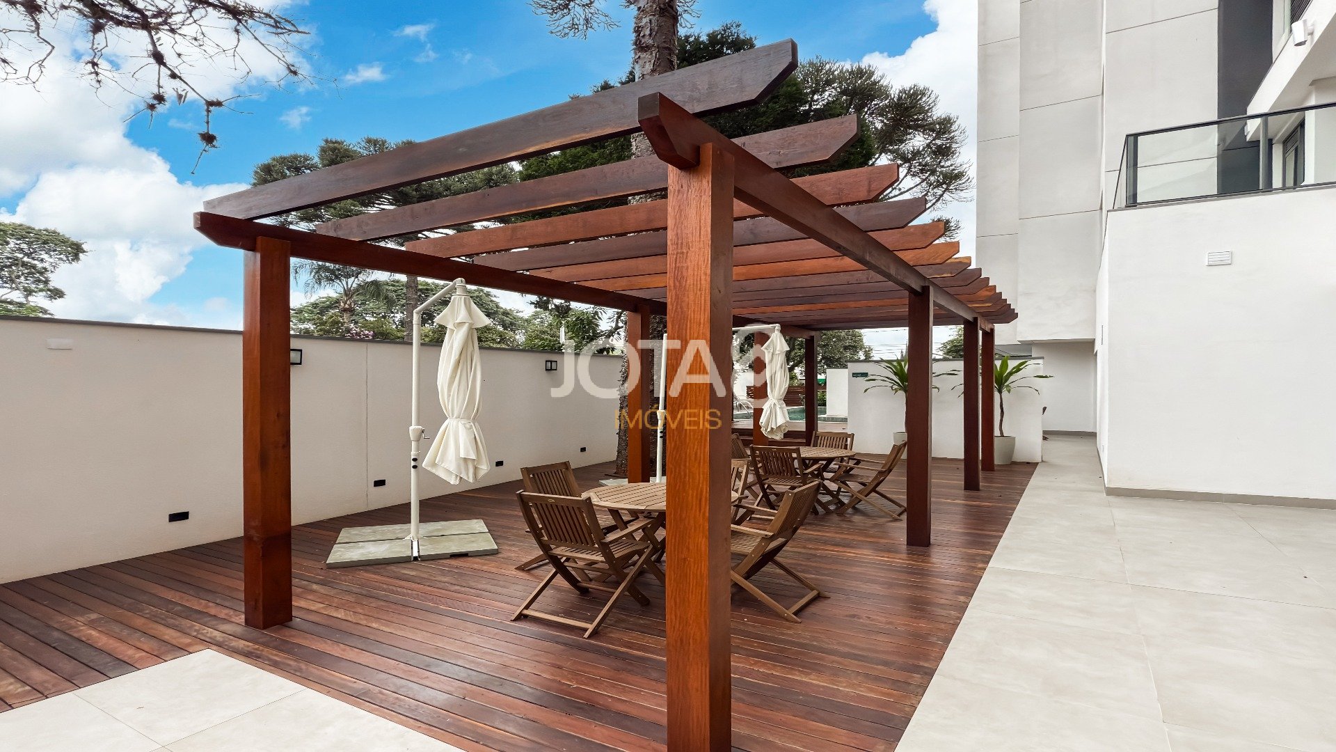 SOFISTICAÇÃO NAS MERCÊS: 111 M² COM 3 QUARTOS E VARANDA GOURMET