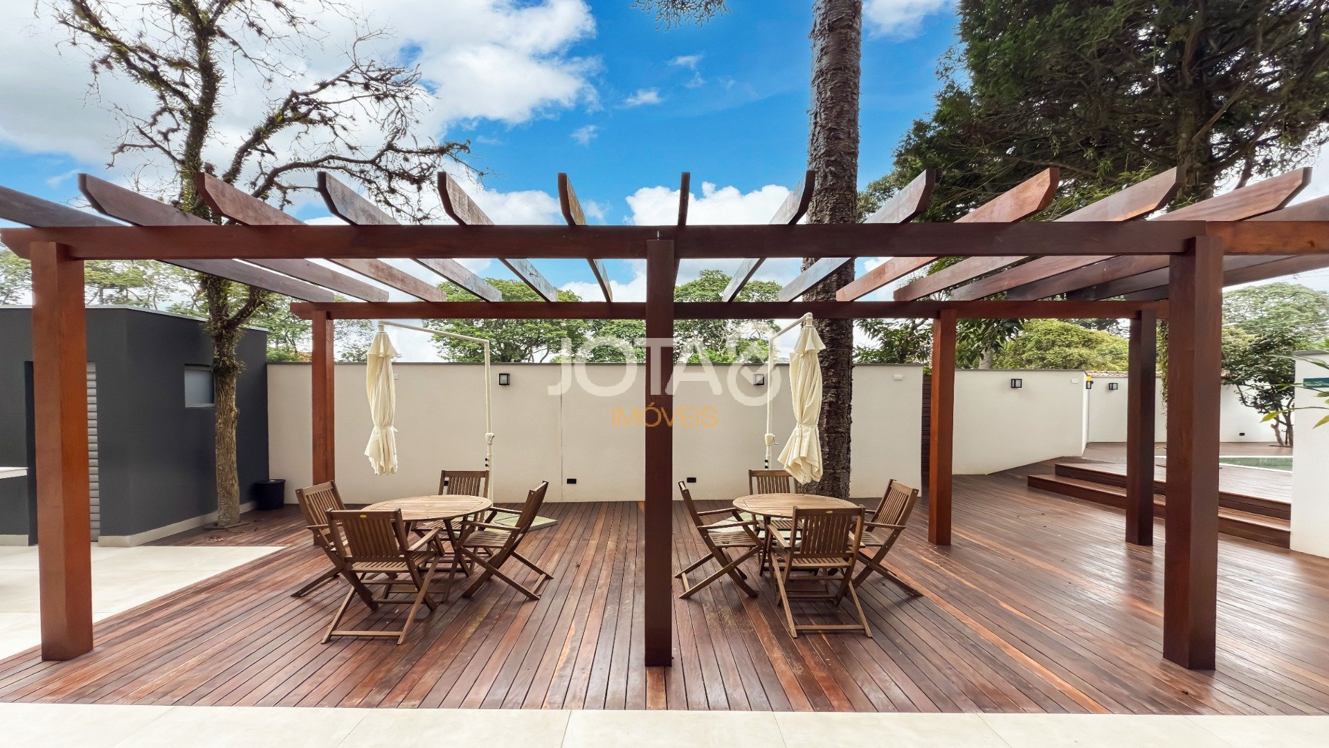 SOFISTICAÇÃO NAS MERCÊS: 111 M² COM 3 QUARTOS E VARANDA GOURMET