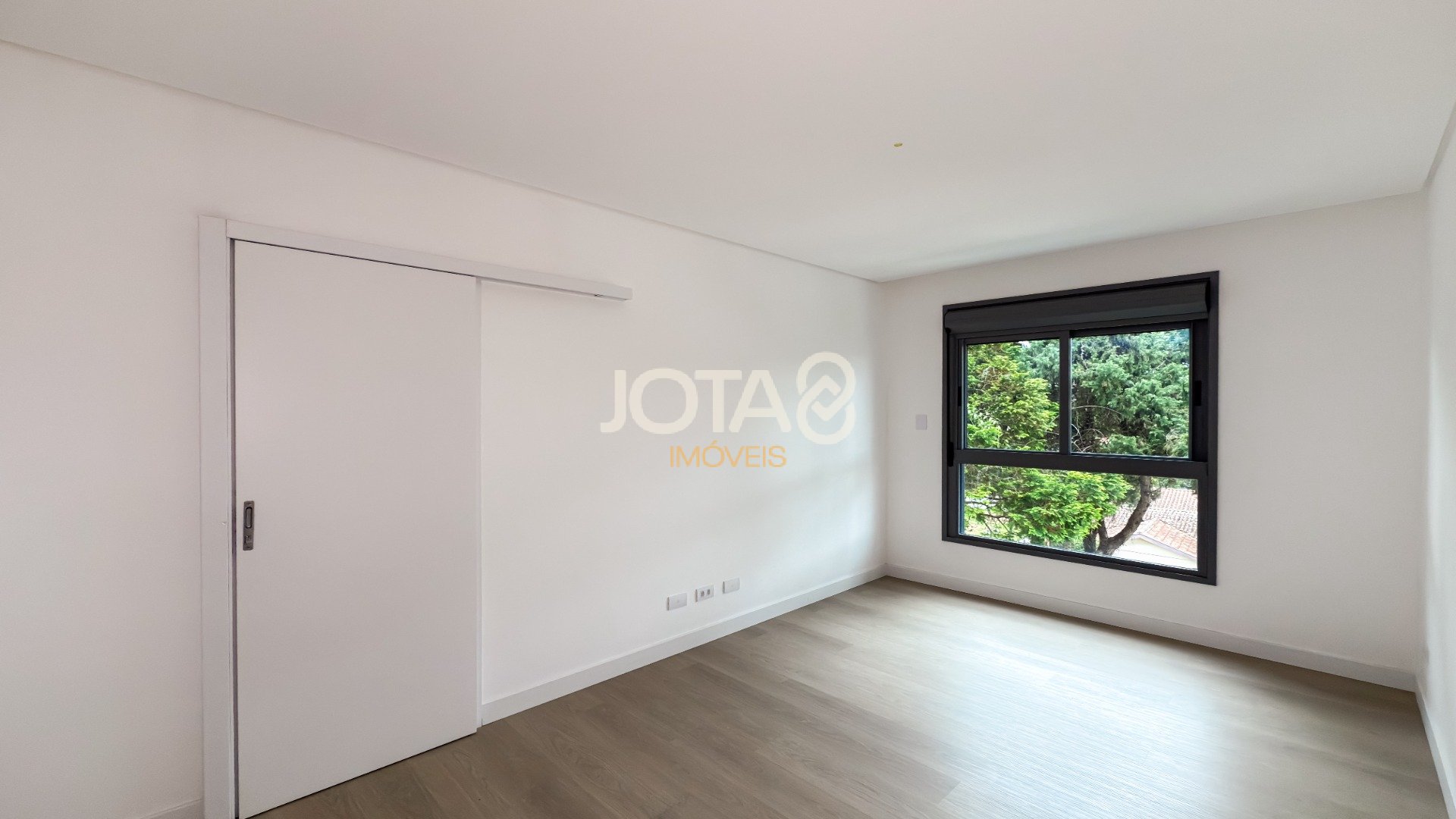 SOFISTICAÇÃO NAS MERCÊS: 111 M² COM 3 QUARTOS E VARANDA GOURMET