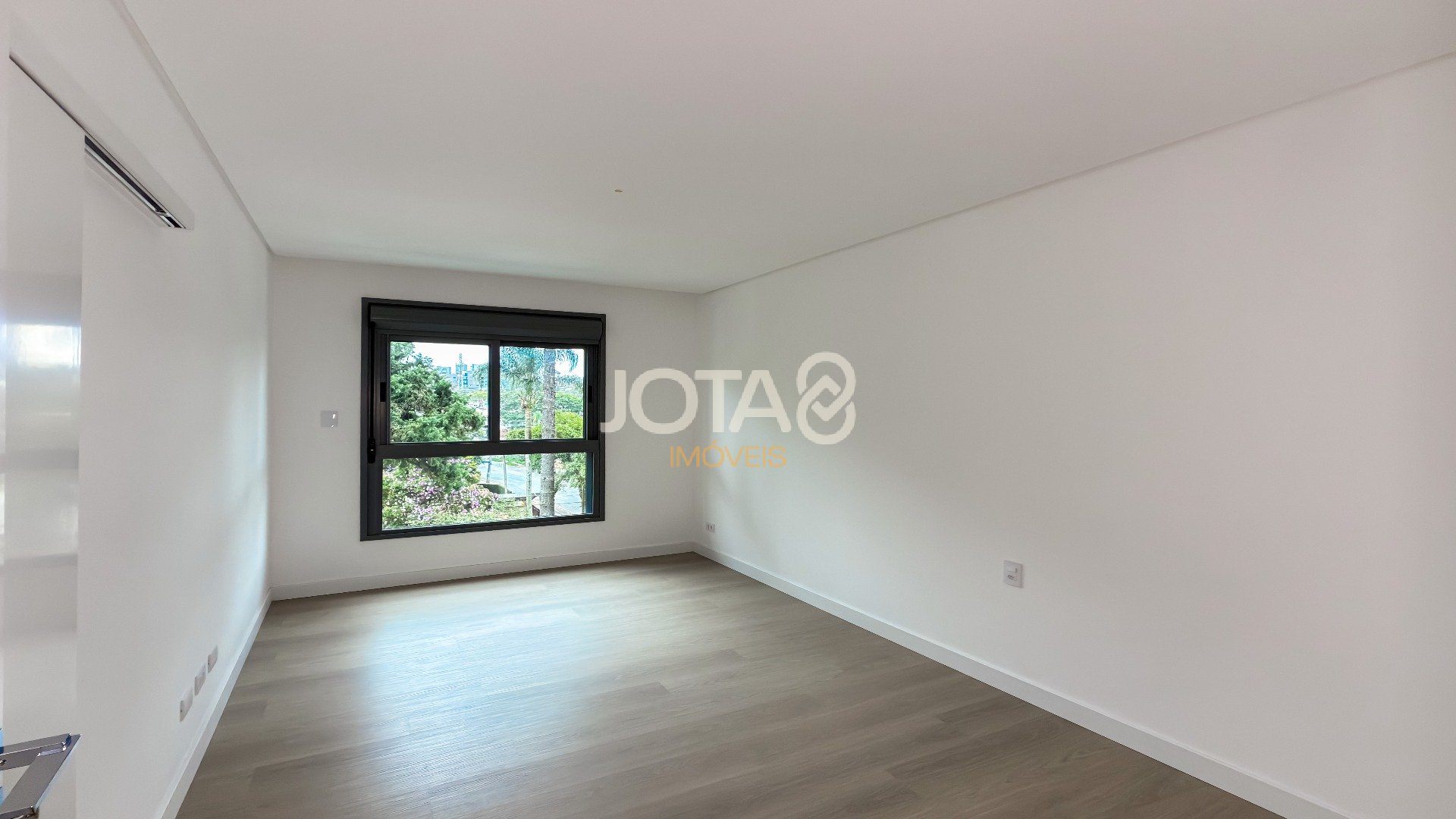 SOFISTICAÇÃO NAS MERCÊS: 111 M² COM 3 QUARTOS E VARANDA GOURMET
