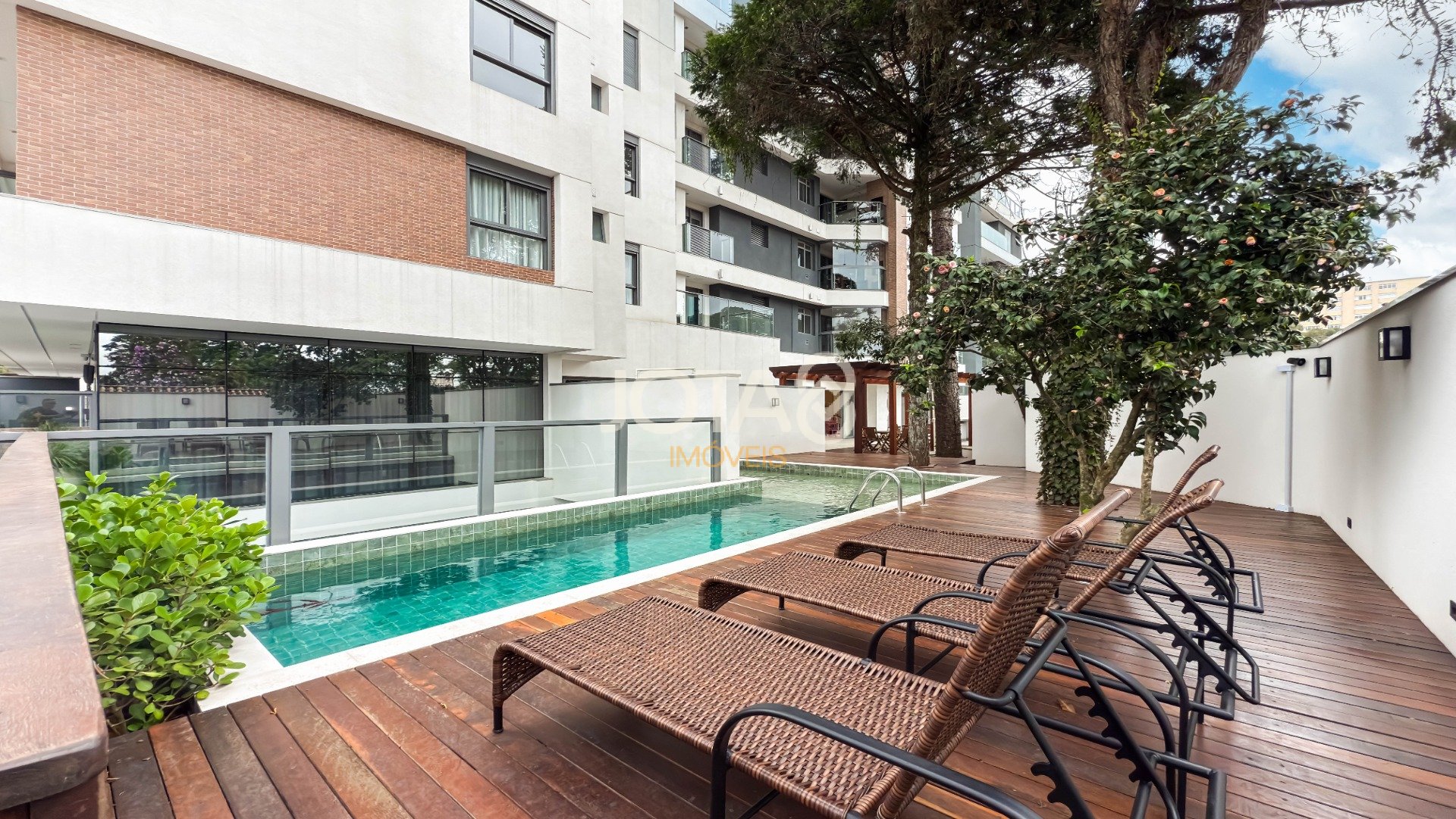 SOFISTICAÇÃO NAS MERCÊS: 111 M² COM 3 QUARTOS E VARANDA GOURMET