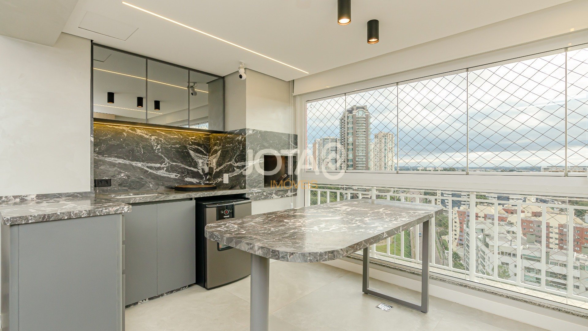 APARTAMENTO 3 DORMITÓRIO E 3 VAGAS NO ECOVILLE - J8