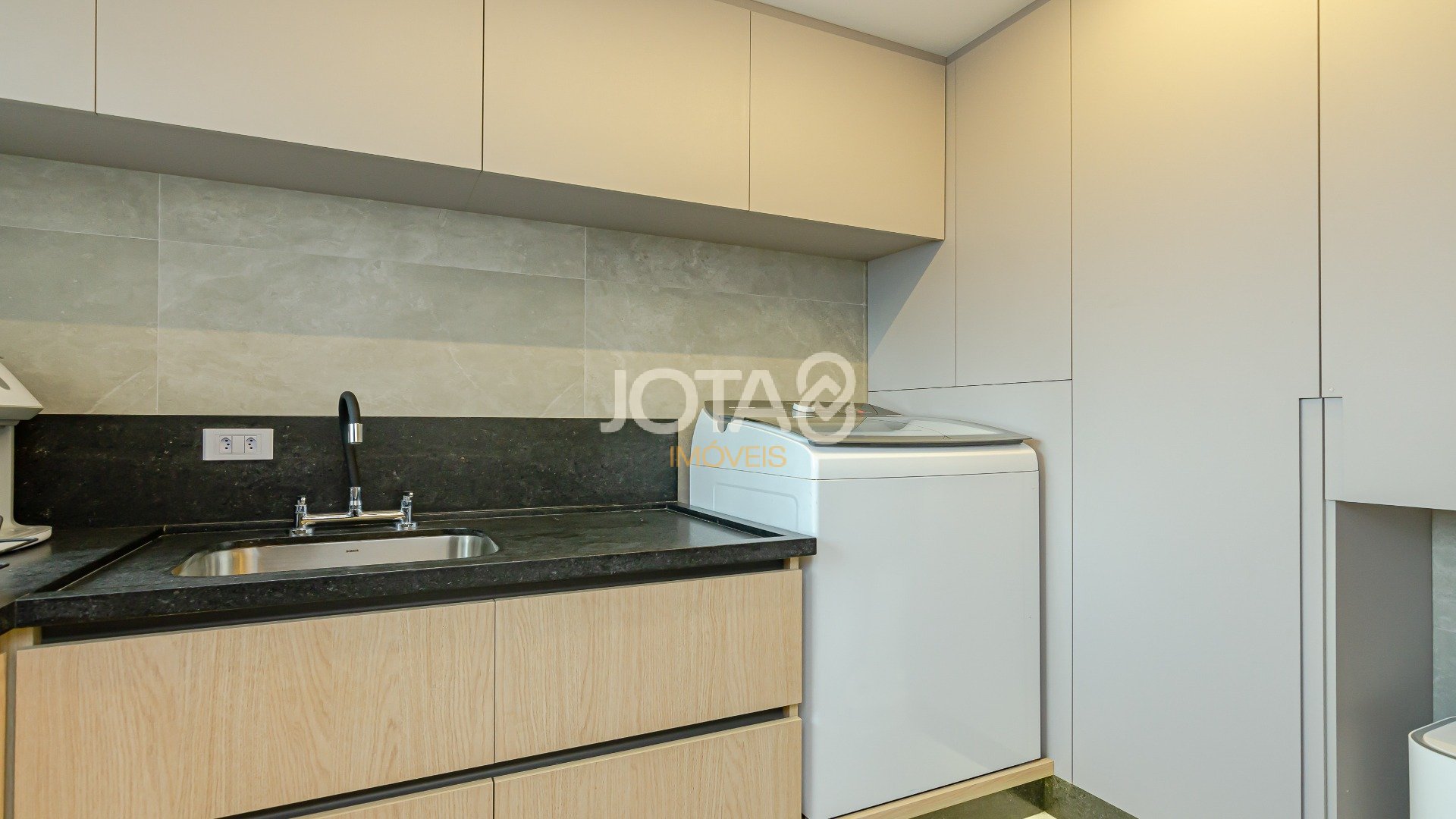 APARTAMENTO 3 DORMITÓRIO E 3 VAGAS NO ECOVILLE - J8