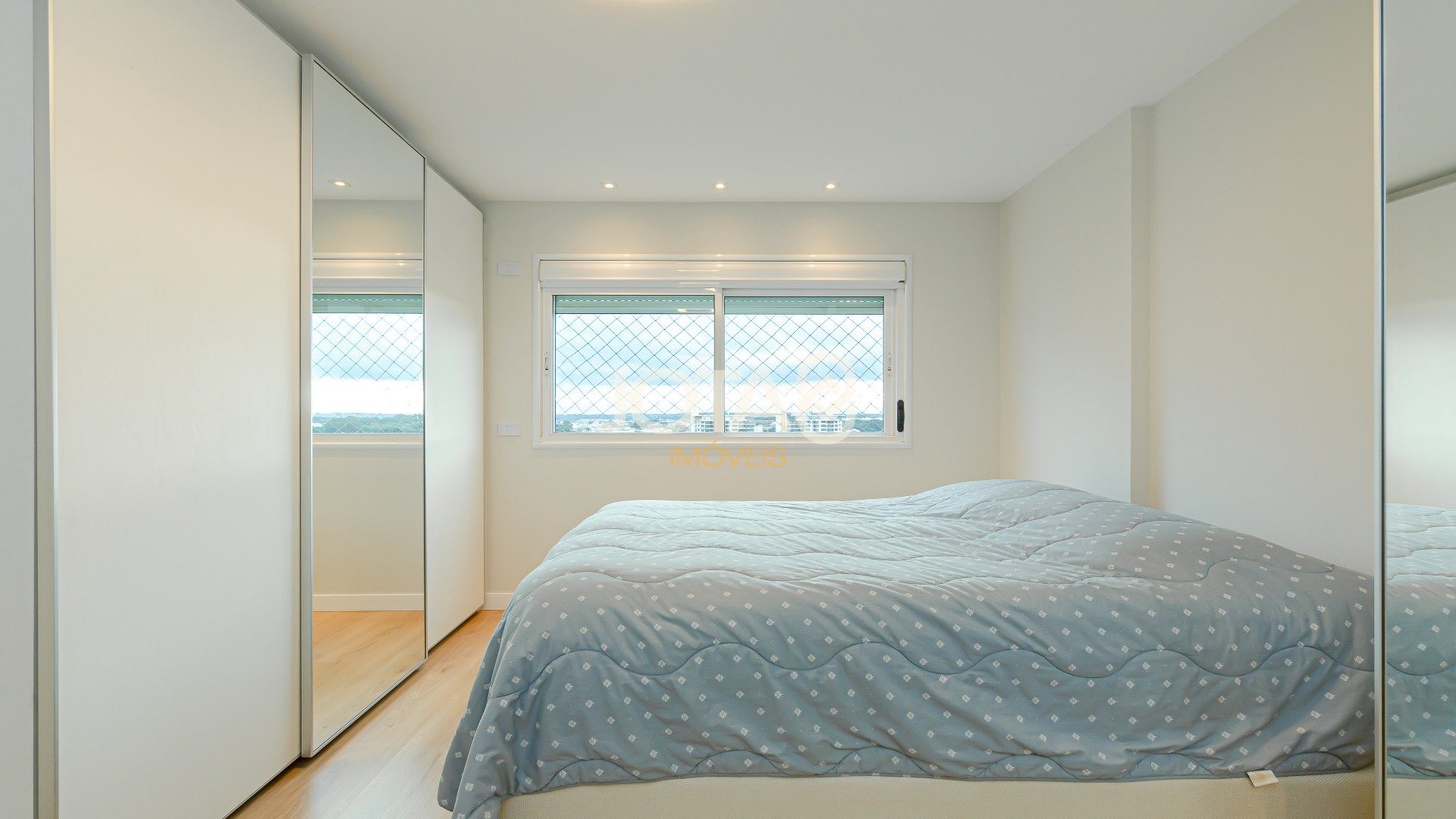 APARTAMENTO 3 DORMITÓRIO E 3 VAGAS NO ECOVILLE - J8