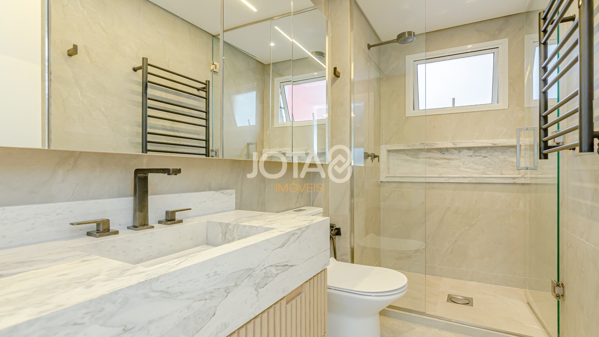 APARTAMENTO 3 DORMITÓRIO E 3 VAGAS NO ECOVILLE - J8