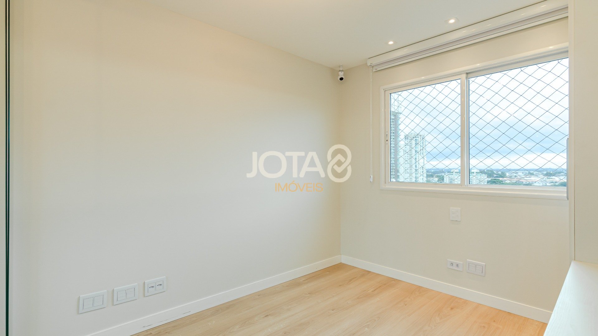 APARTAMENTO 3 DORMITÓRIO E 3 VAGAS NO ECOVILLE - J8