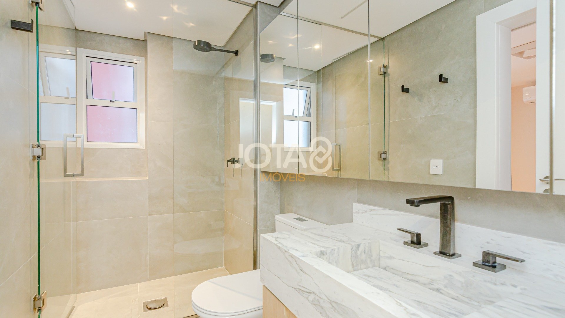 APARTAMENTO 3 DORMITÓRIO E 3 VAGAS NO ECOVILLE - J8
