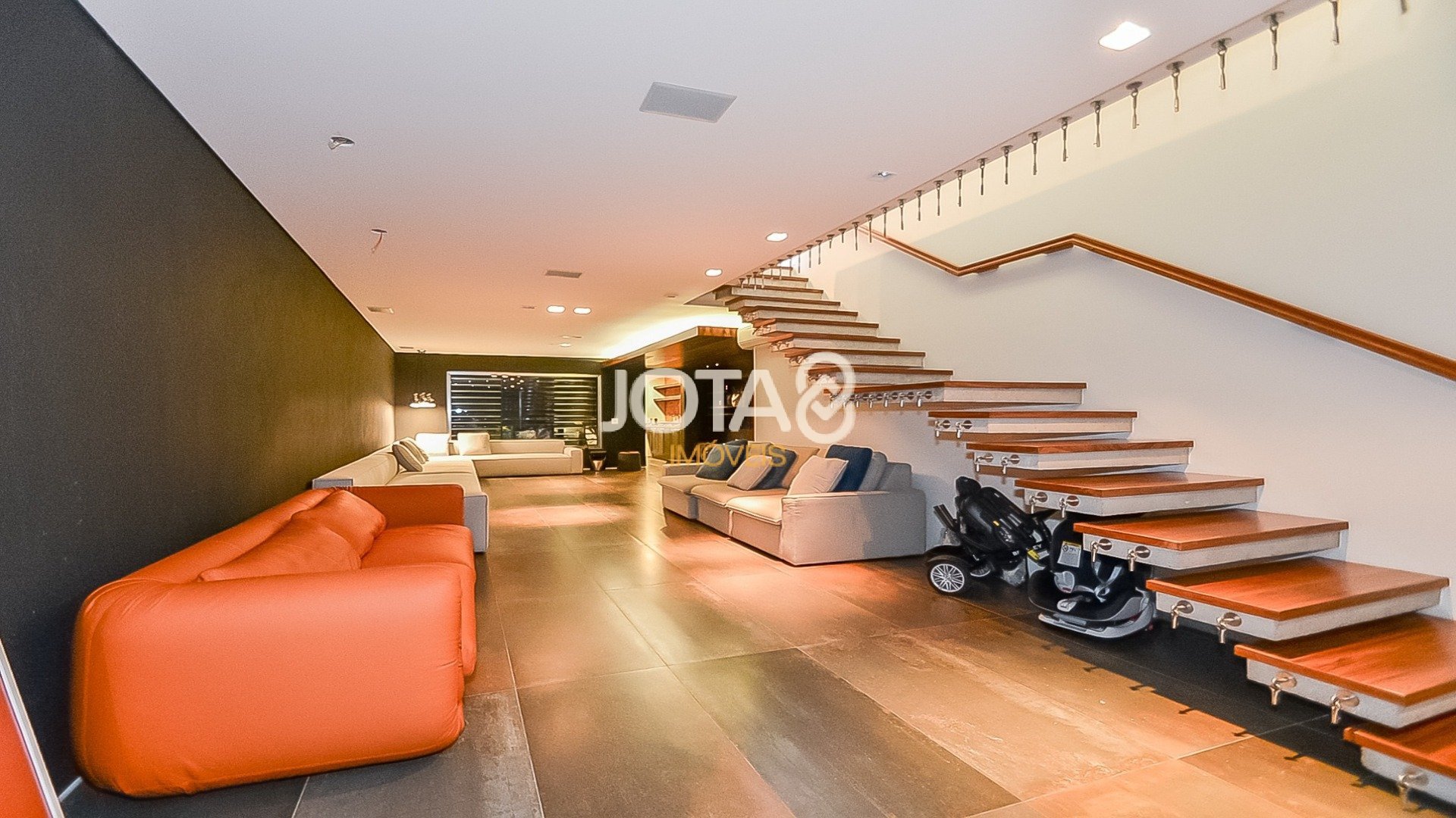 LINDA CASA COM 4 SUÍTES E PISCINA NO CAMPO COMPRIDO