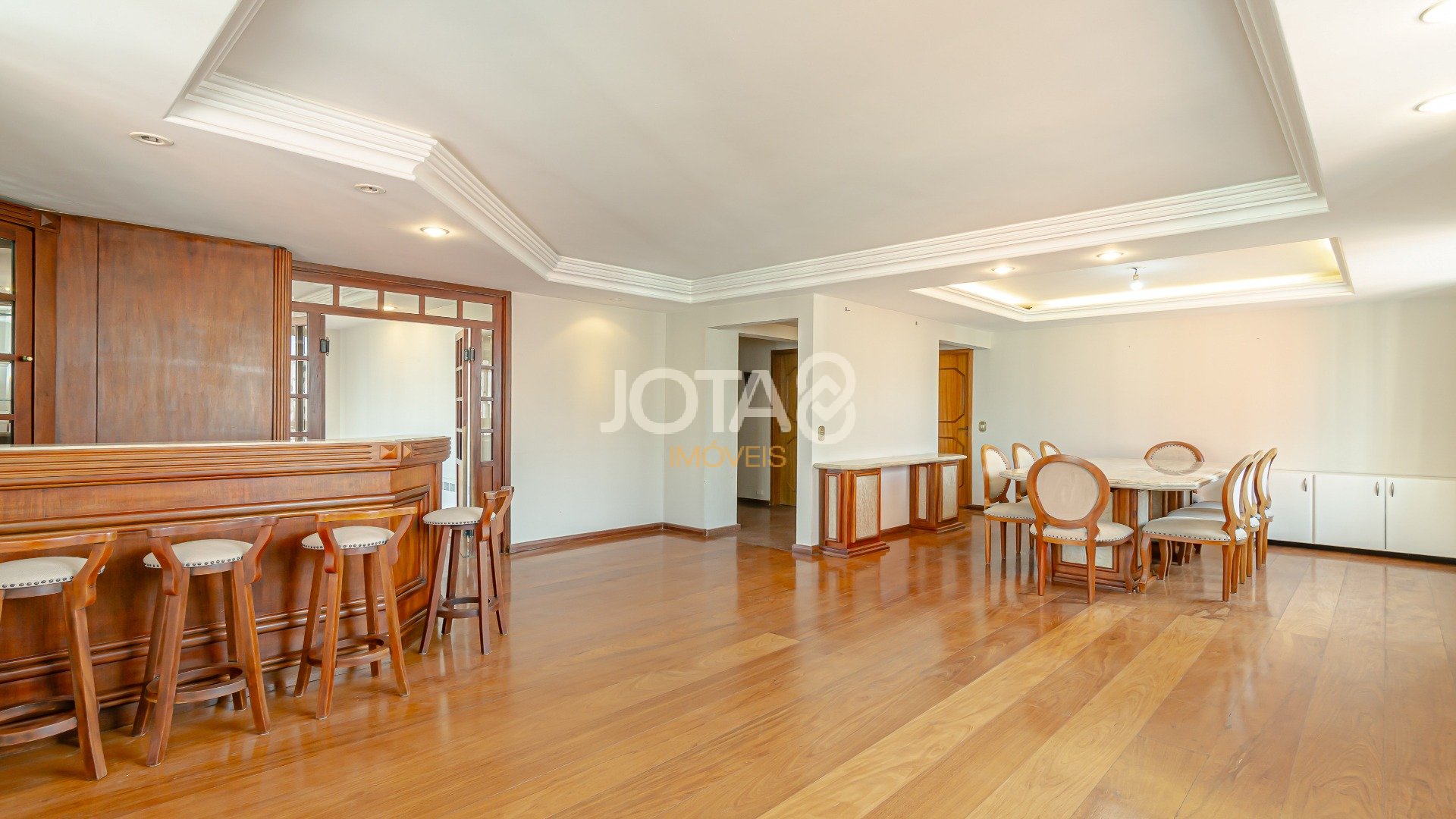 OPORTUNIDADE APARTAMENTO PARA RETROFIT NO BATEL