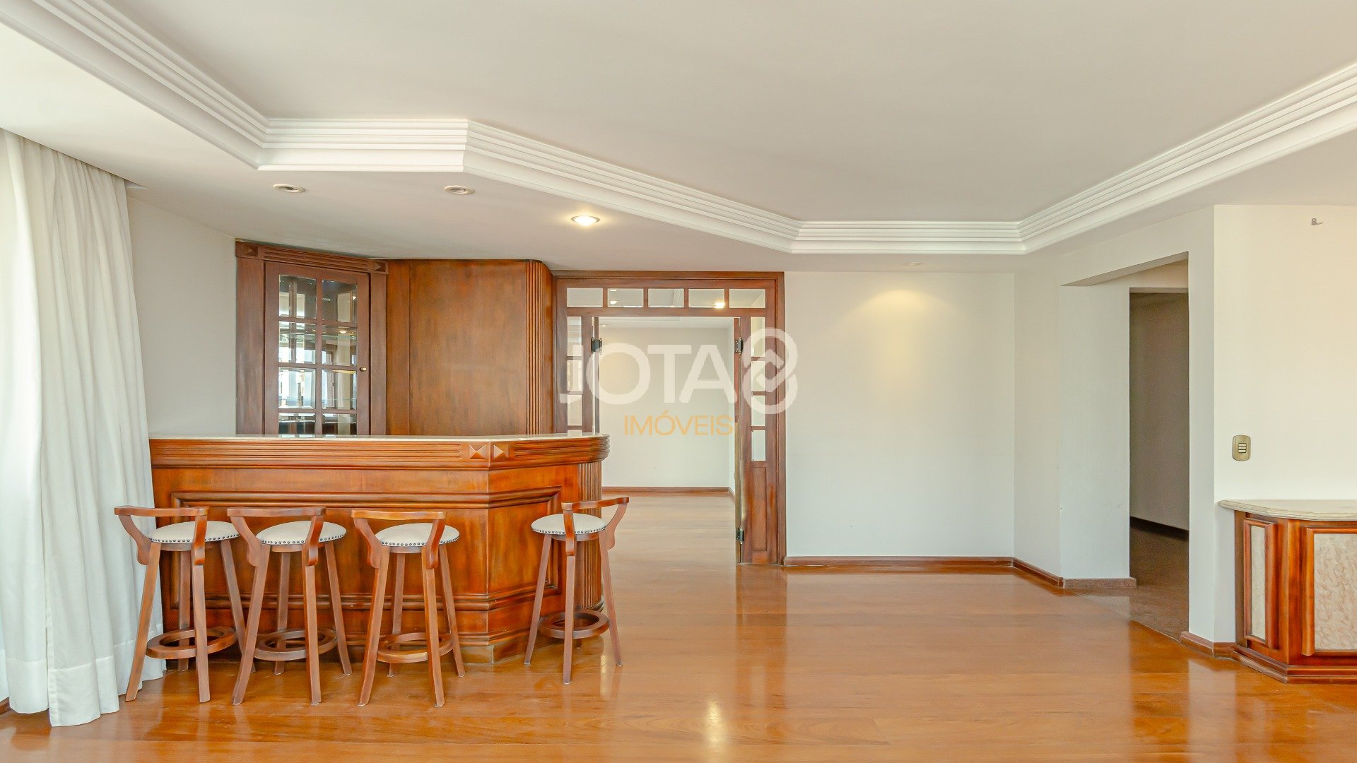 OPORTUNIDADE APARTAMENTO PARA RETROFIT NO BATEL