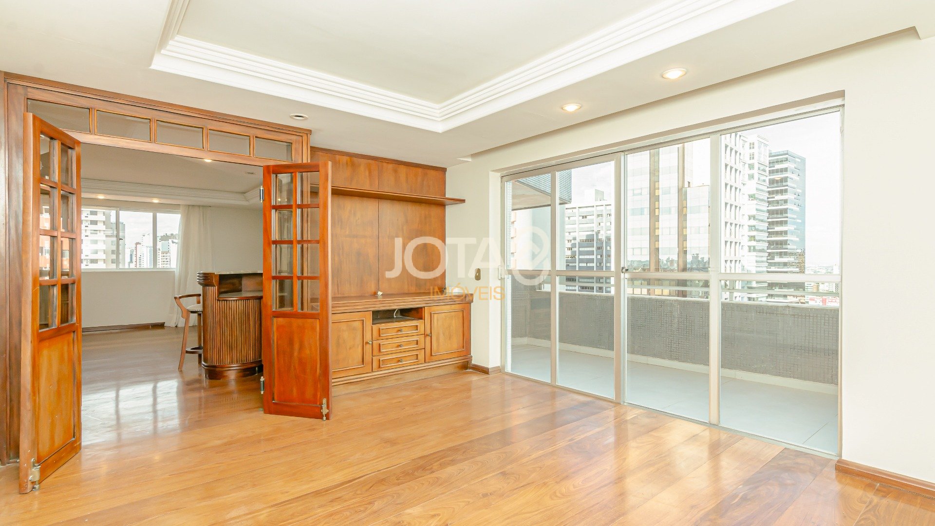 OPORTUNIDADE APARTAMENTO PARA RETROFIT NO BATEL