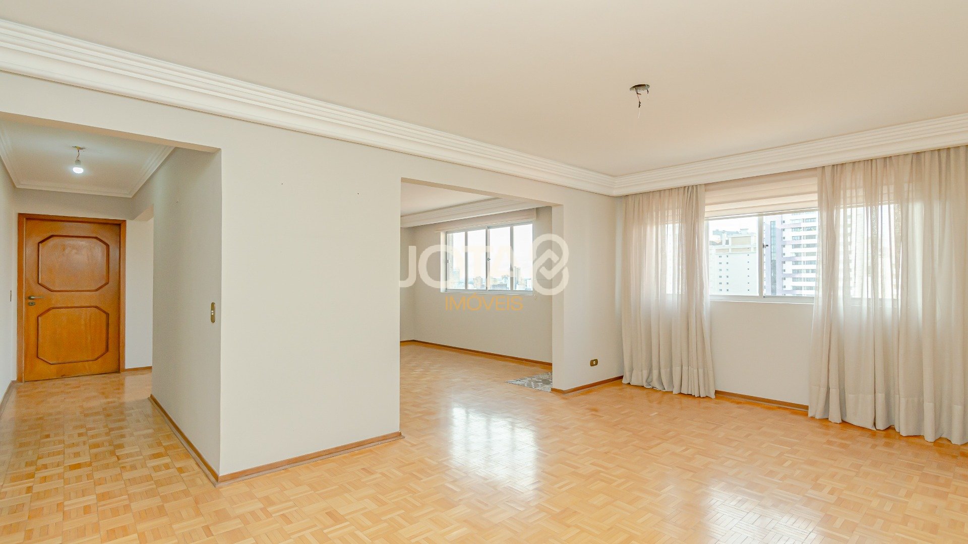 OPORTUNIDADE APARTAMENTO PARA RETROFIT NO BATEL