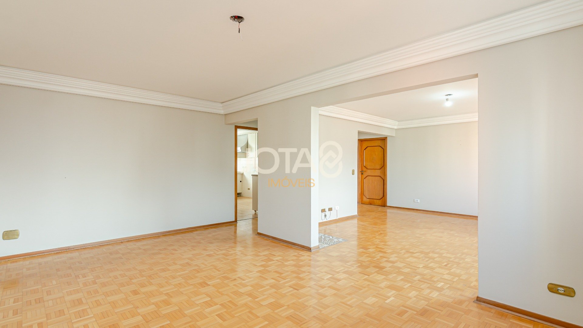 OPORTUNIDADE APARTAMENTO PARA RETROFIT NO BATEL