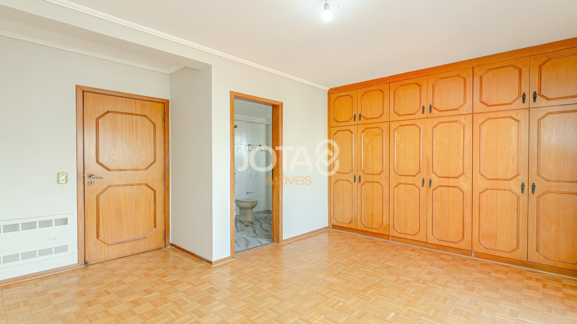 OPORTUNIDADE APARTAMENTO PARA RETROFIT NO BATEL