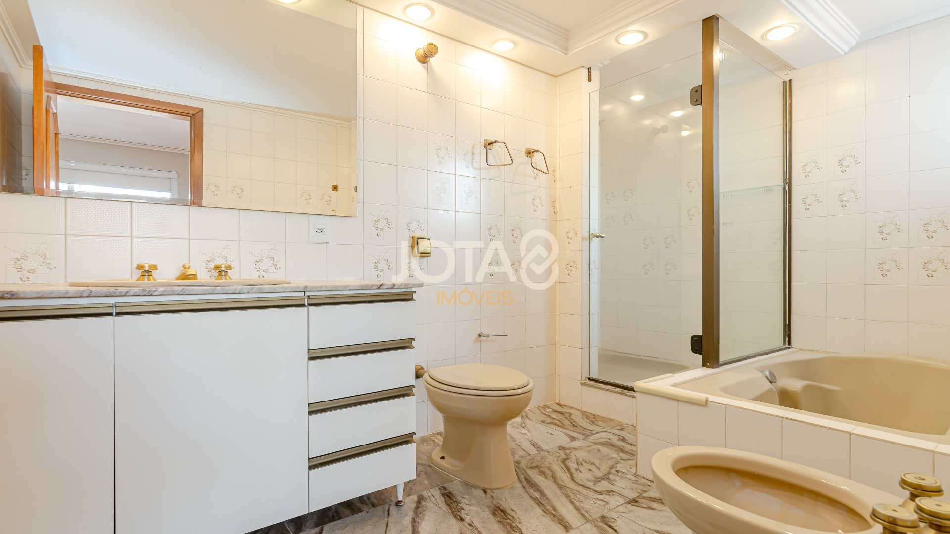 OPORTUNIDADE APARTAMENTO PARA RETROFIT NO BATEL