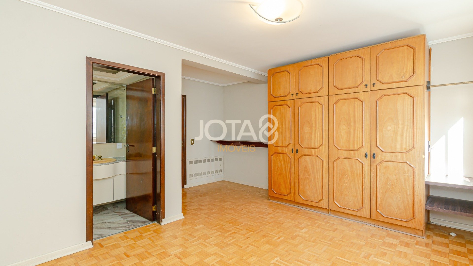 OPORTUNIDADE APARTAMENTO PARA RETROFIT NO BATEL