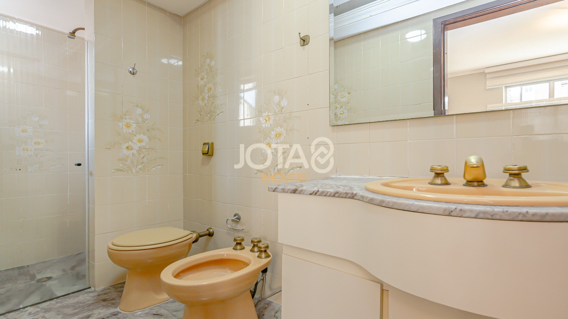 OPORTUNIDADE APARTAMENTO PARA RETROFIT NO BATEL
