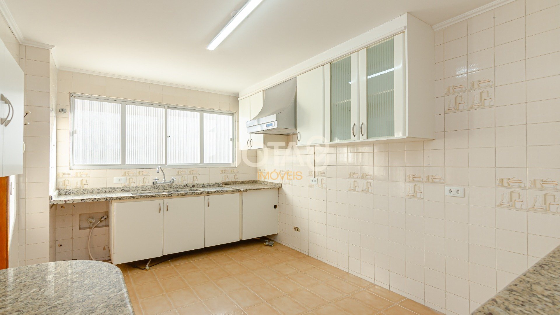 OPORTUNIDADE APARTAMENTO PARA RETROFIT NO BATEL