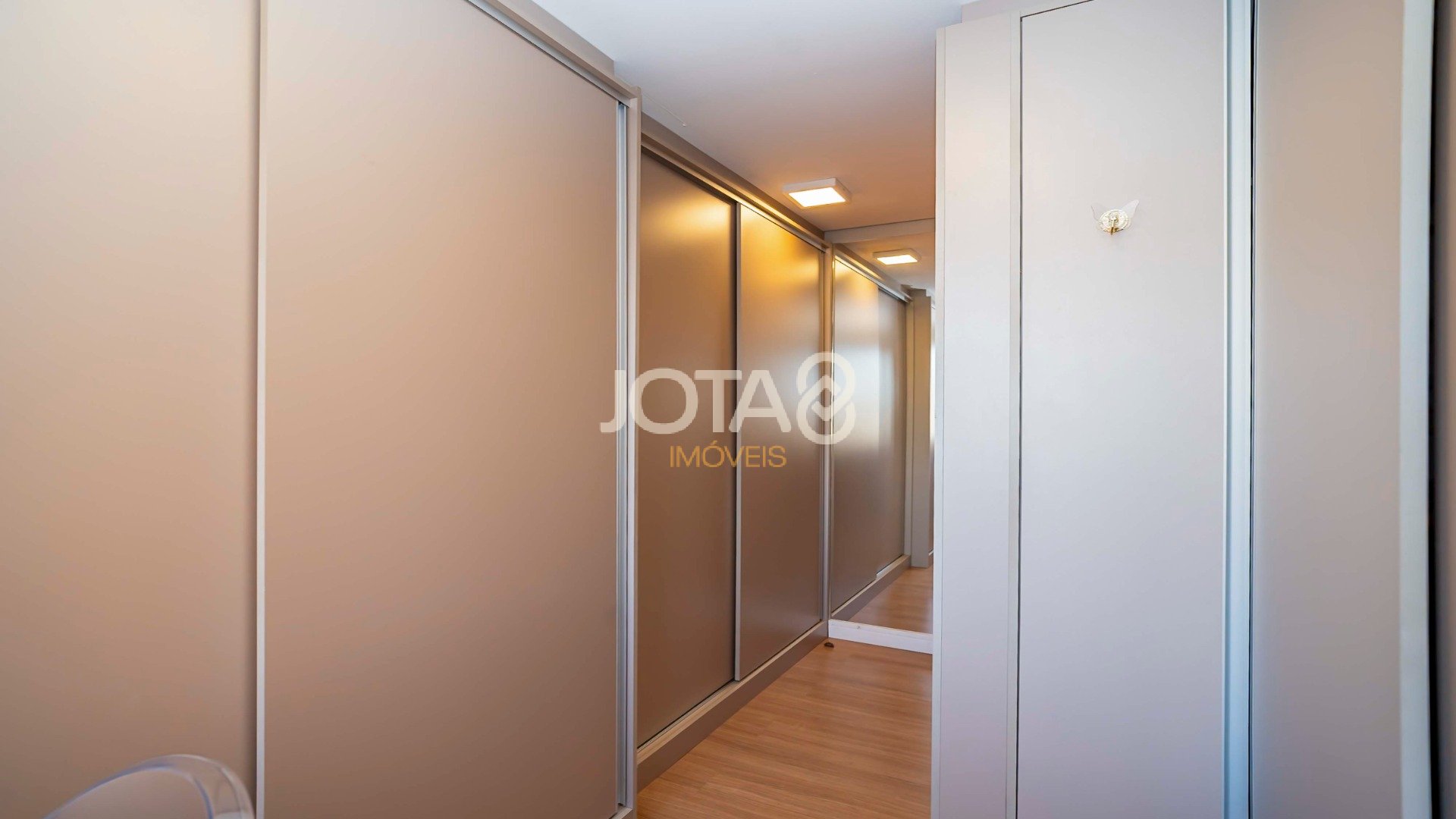 APARTAMENTO 2 QUARTOS E 2 VAGAS NO ALTO DA GLÓRIA!