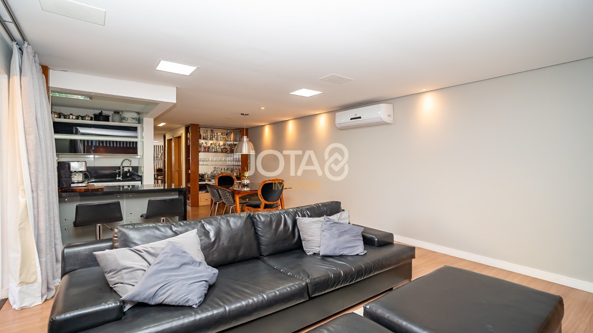 APARTAMENTO 2 QUARTOS E 2 VAGAS NO ALTO DA GLÓRIA!