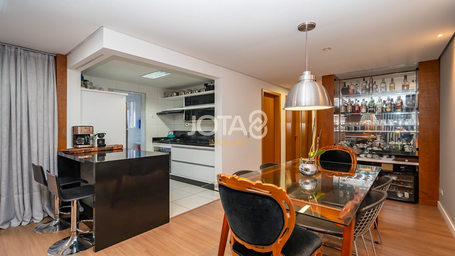 APARTAMENTO 2 QUARTOS E 2 VAGAS NO ALTO DA GLÓRIA!