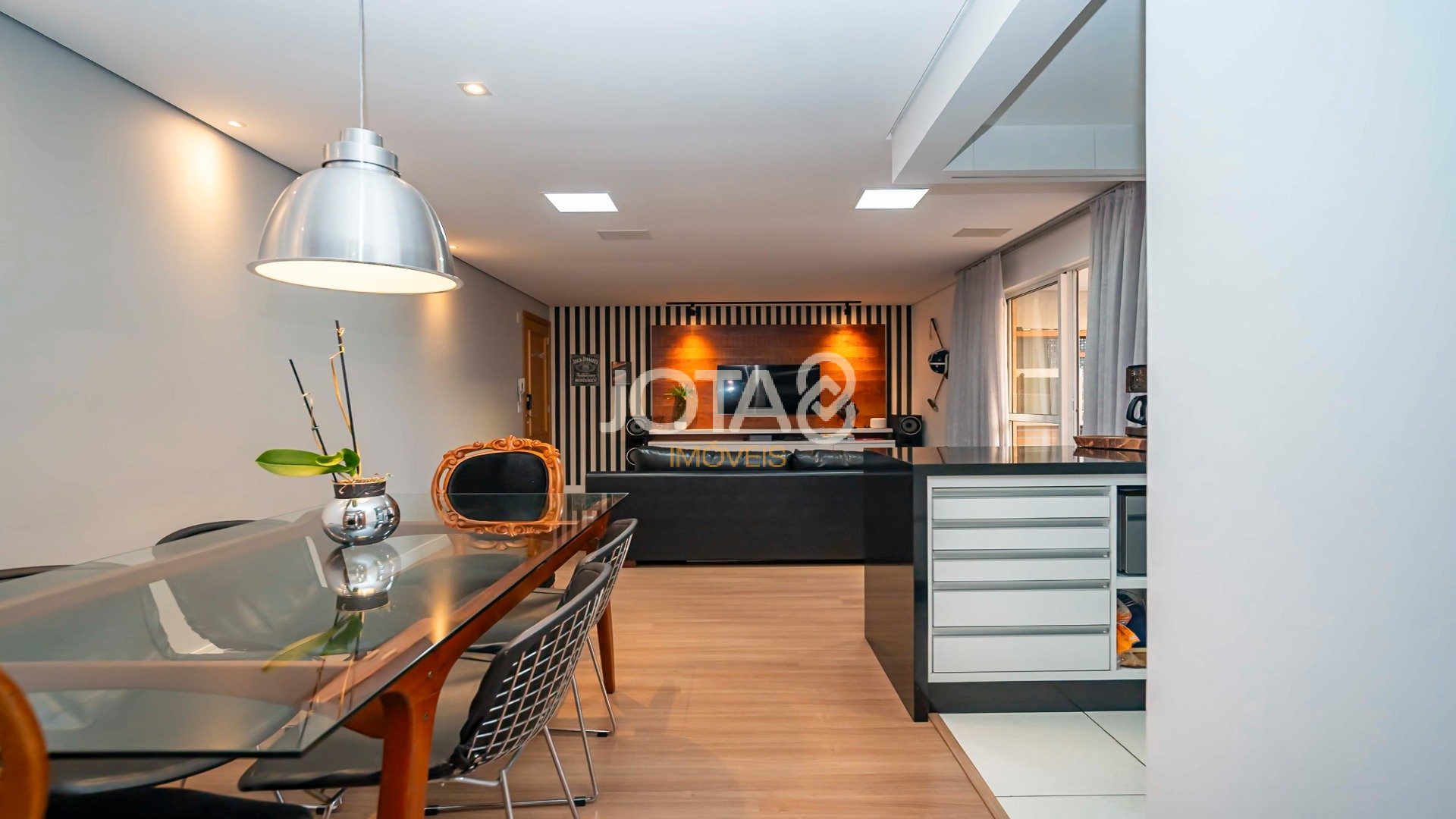 APARTAMENTO 2 QUARTOS E 2 VAGAS NO ALTO DA GLÓRIA!