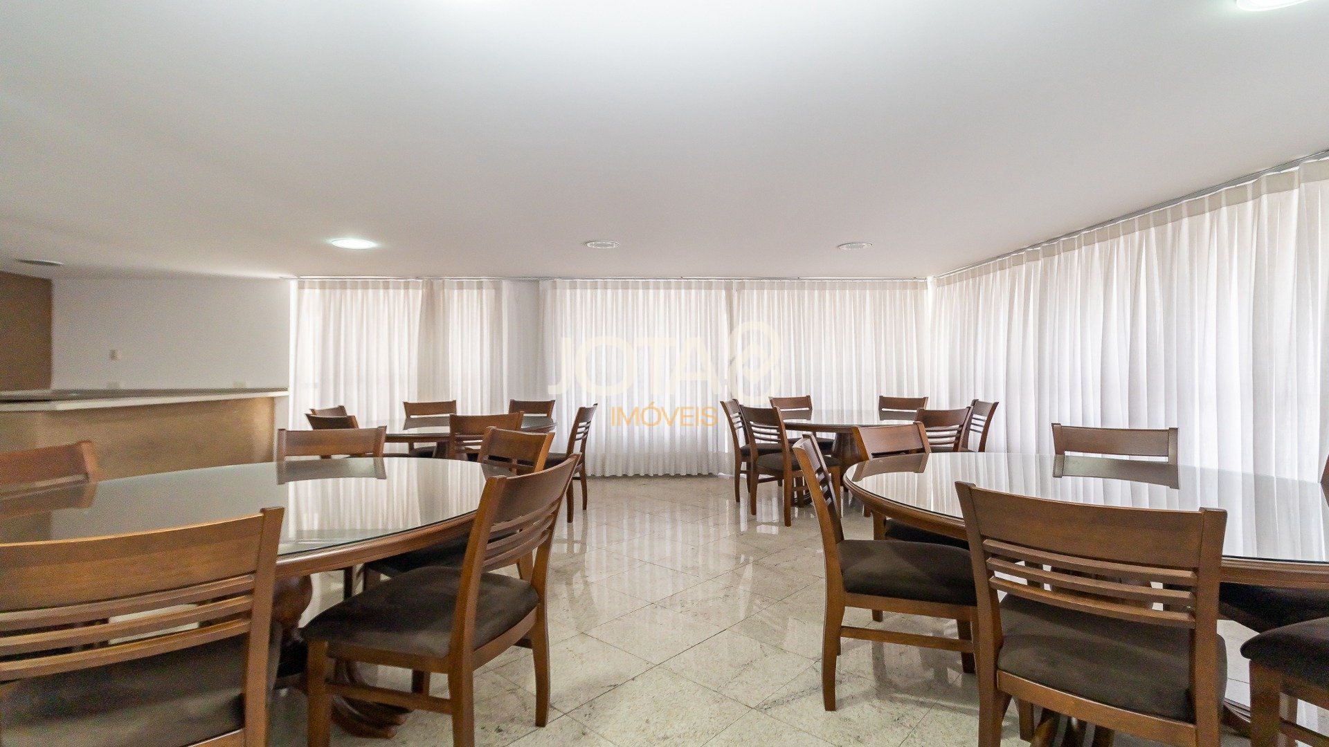 APARTAMENTO 2 QUARTOS E 2 VAGAS NO ALTO DA GLÓRIA!