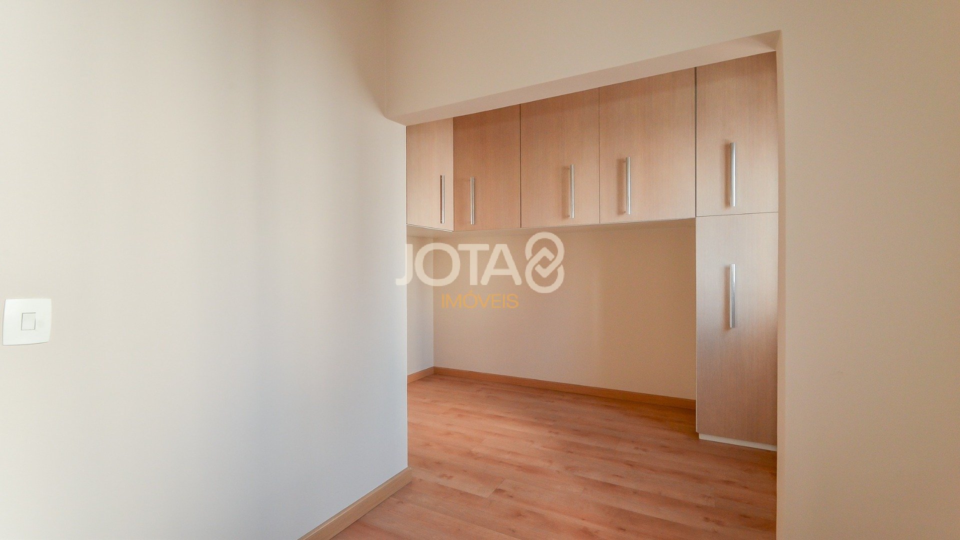 AMPLO APARTAMENTO COM 4 QUARTOS  NO BATEL