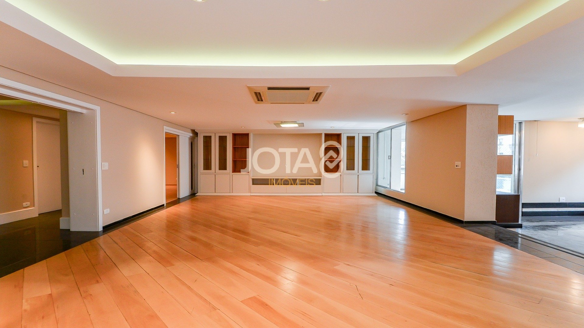 AMPLO APARTAMENTO COM 4 QUARTOS  NO BATEL