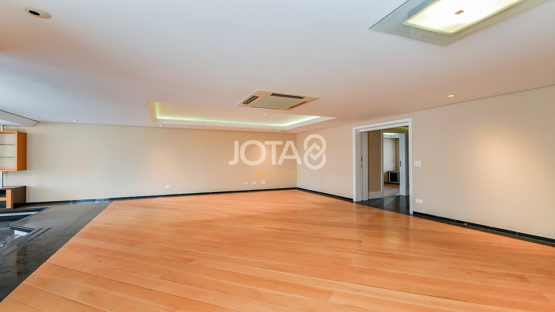 AMPLO APARTAMENTO COM 4 QUARTOS  NO BATEL