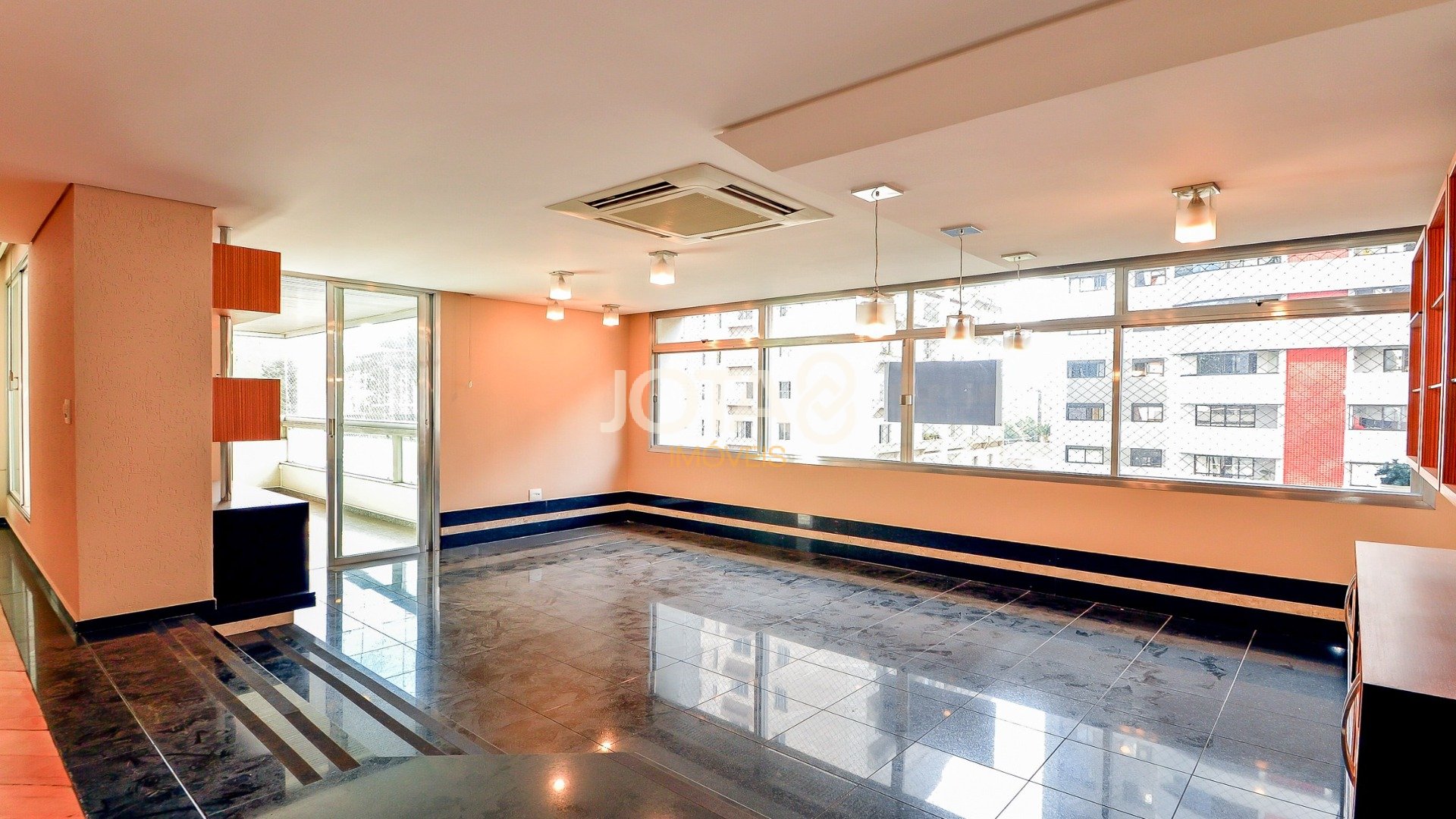AMPLO APARTAMENTO COM 4 QUARTOS  NO BATEL