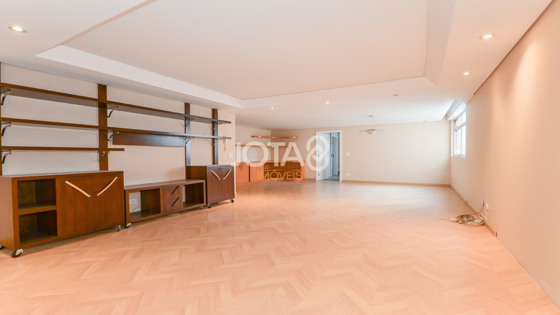 AMPLO APARTAMENTO COM 4 QUARTOS  NO BATEL