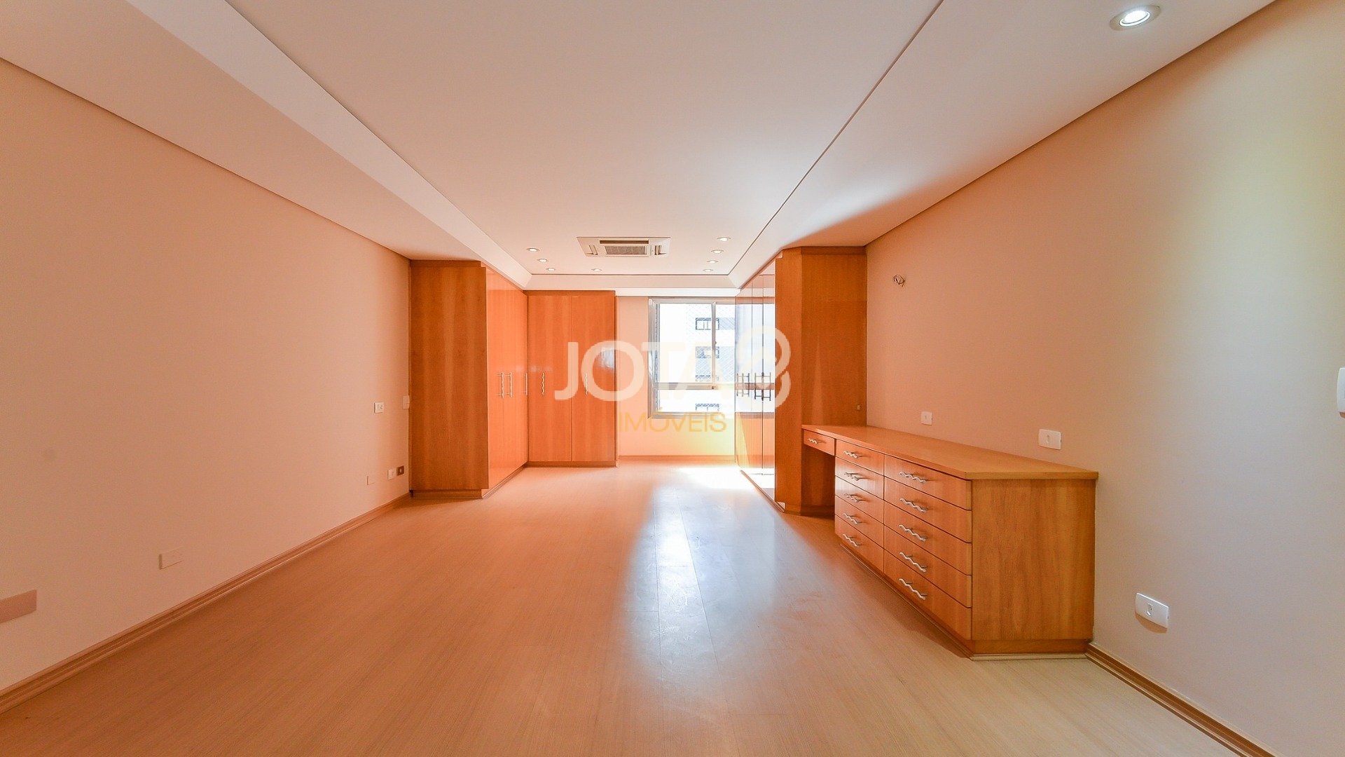 AMPLO APARTAMENTO COM 4 QUARTOS  NO BATEL