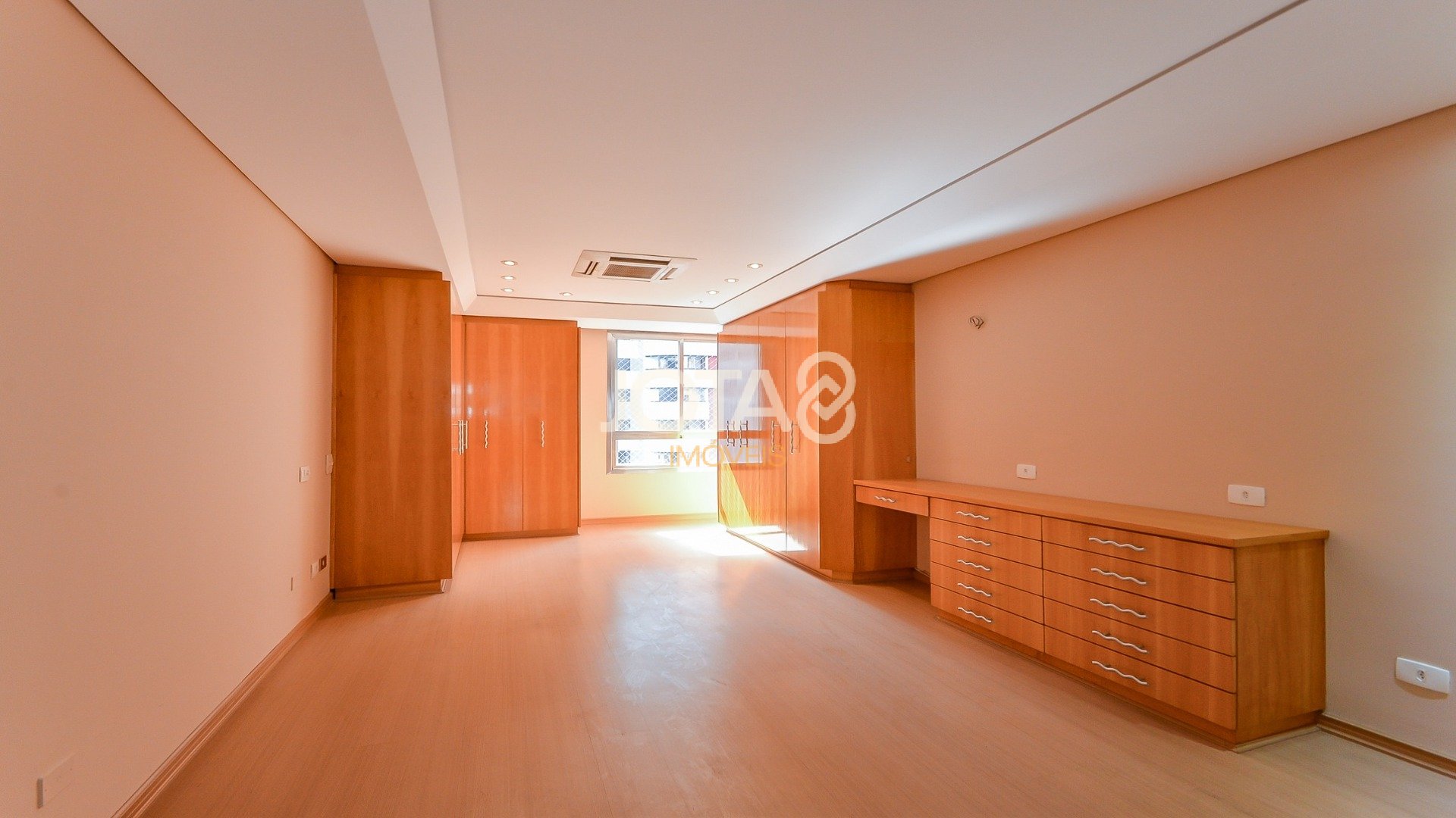 AMPLO APARTAMENTO COM 4 QUARTOS  NO BATEL