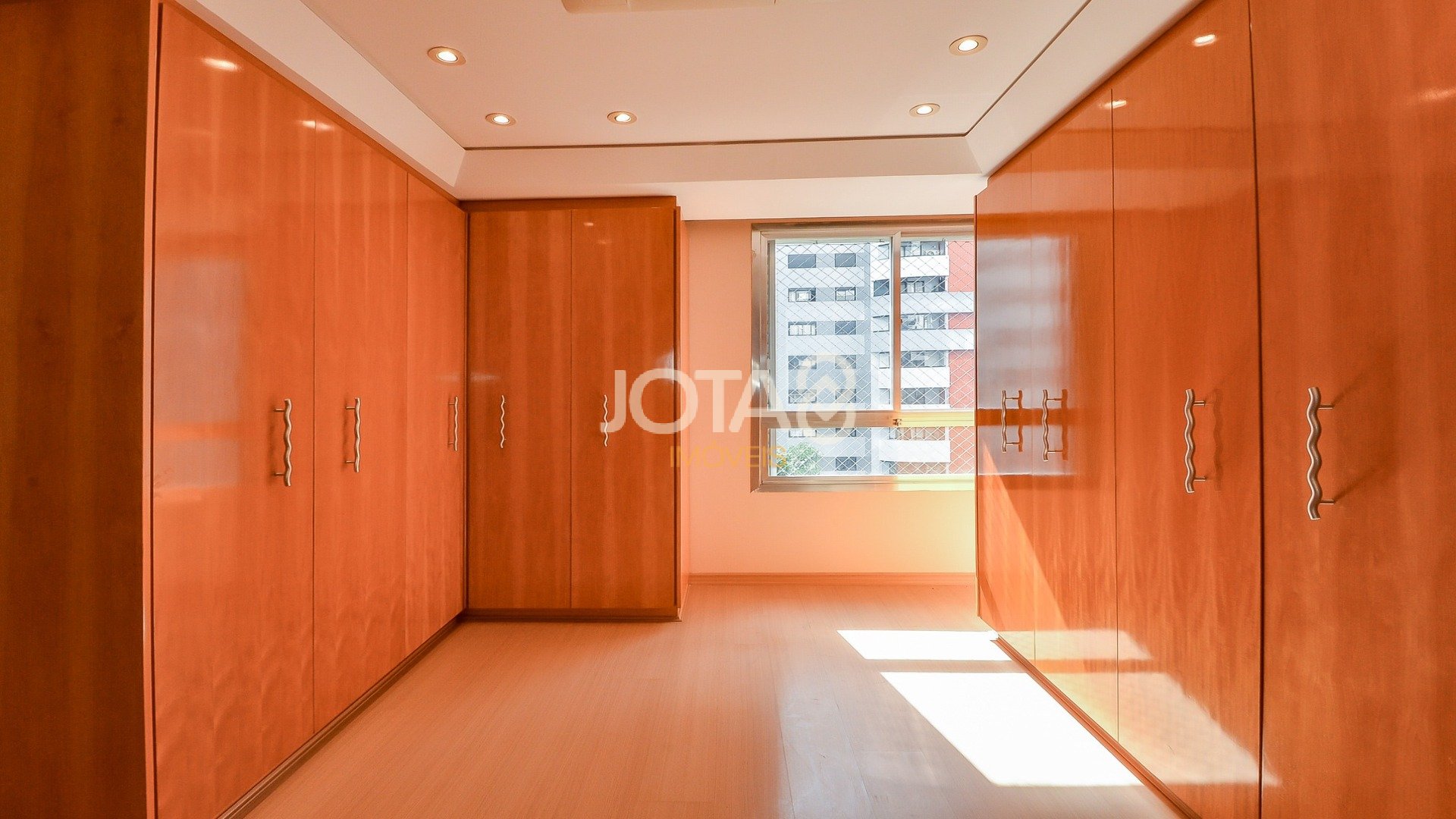 AMPLO APARTAMENTO COM 4 QUARTOS  NO BATEL