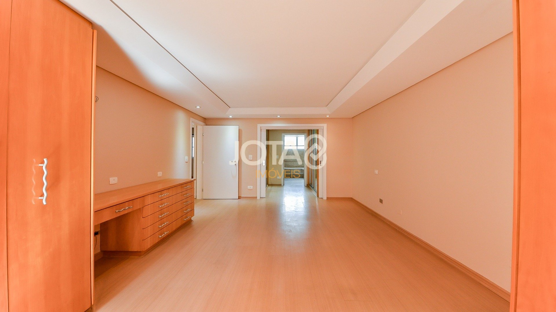AMPLO APARTAMENTO COM 4 QUARTOS  NO BATEL
