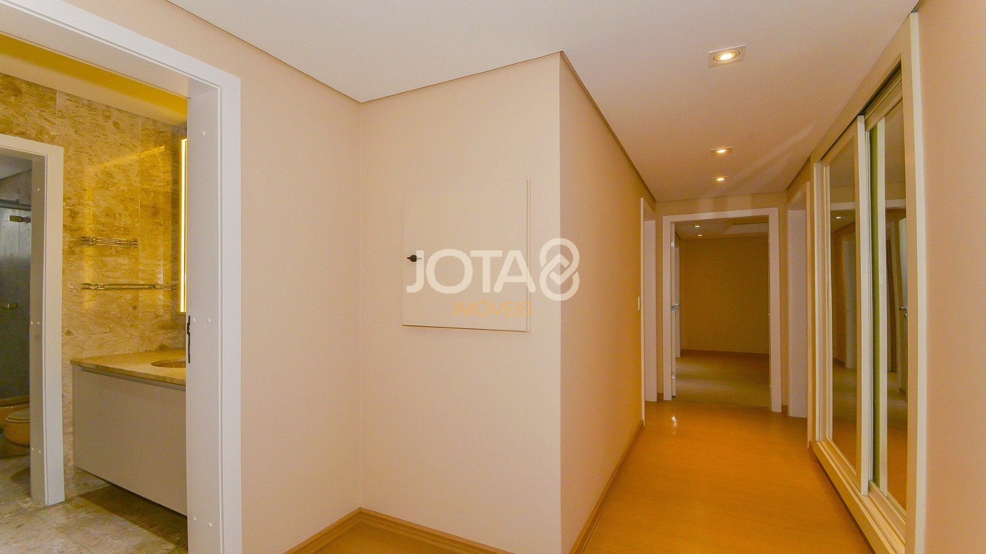AMPLO APARTAMENTO COM 4 QUARTOS  NO BATEL