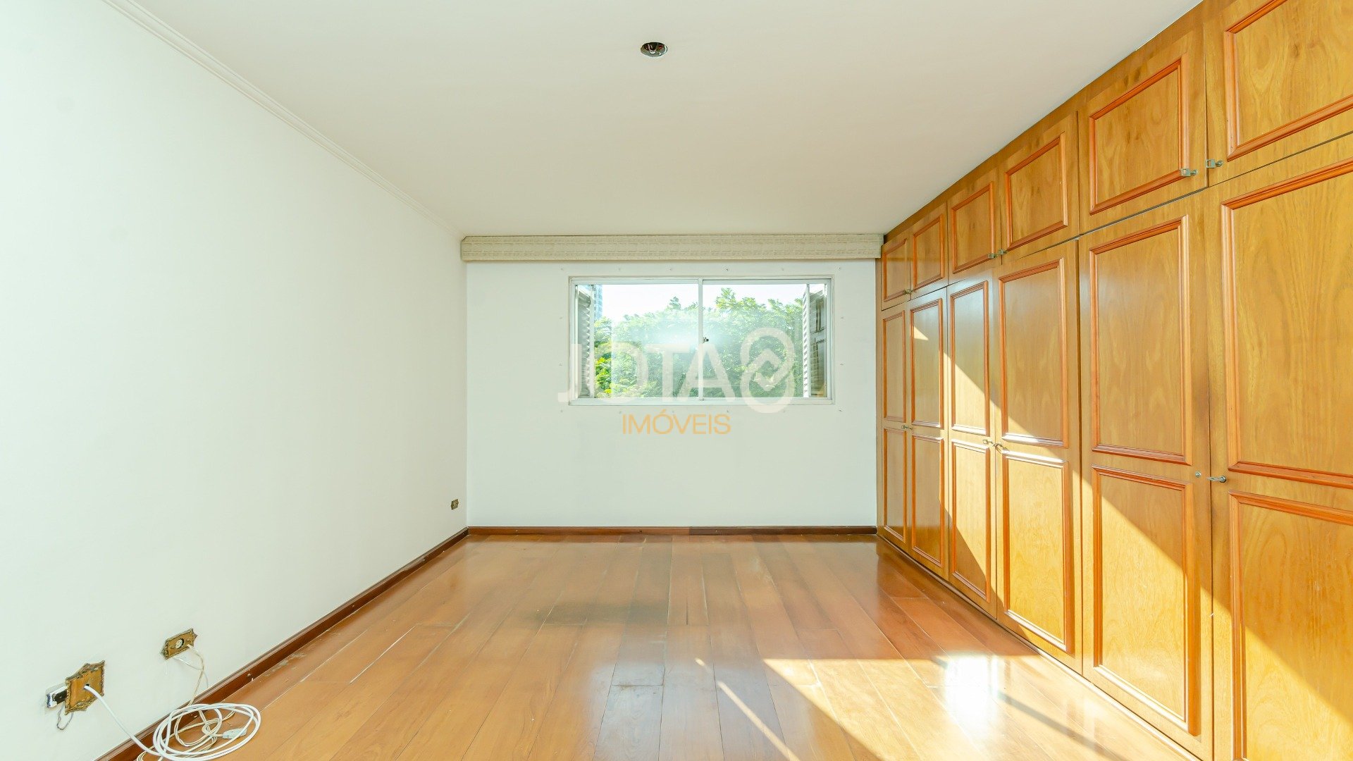 APARTAMENTO COM 4 QUARTOS NO MERCÊS