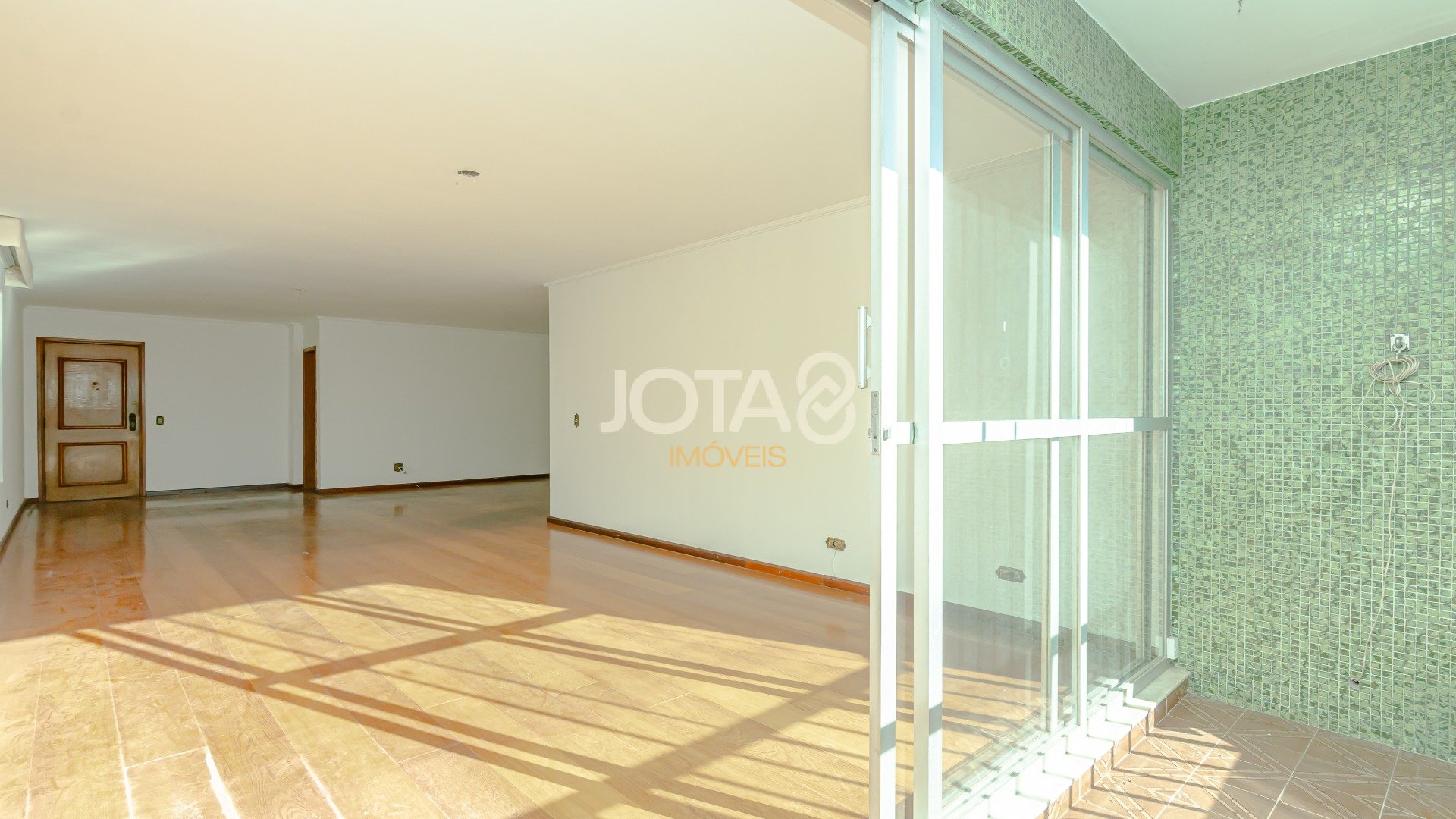 APARTAMENTO COM 4 QUARTOS NO MERCÊS